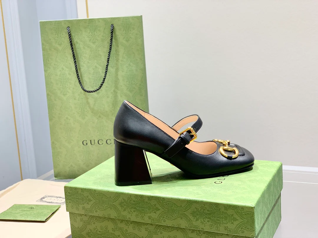 Новинка весны 2022 года от Gucci - туфли на высоком каблуке 