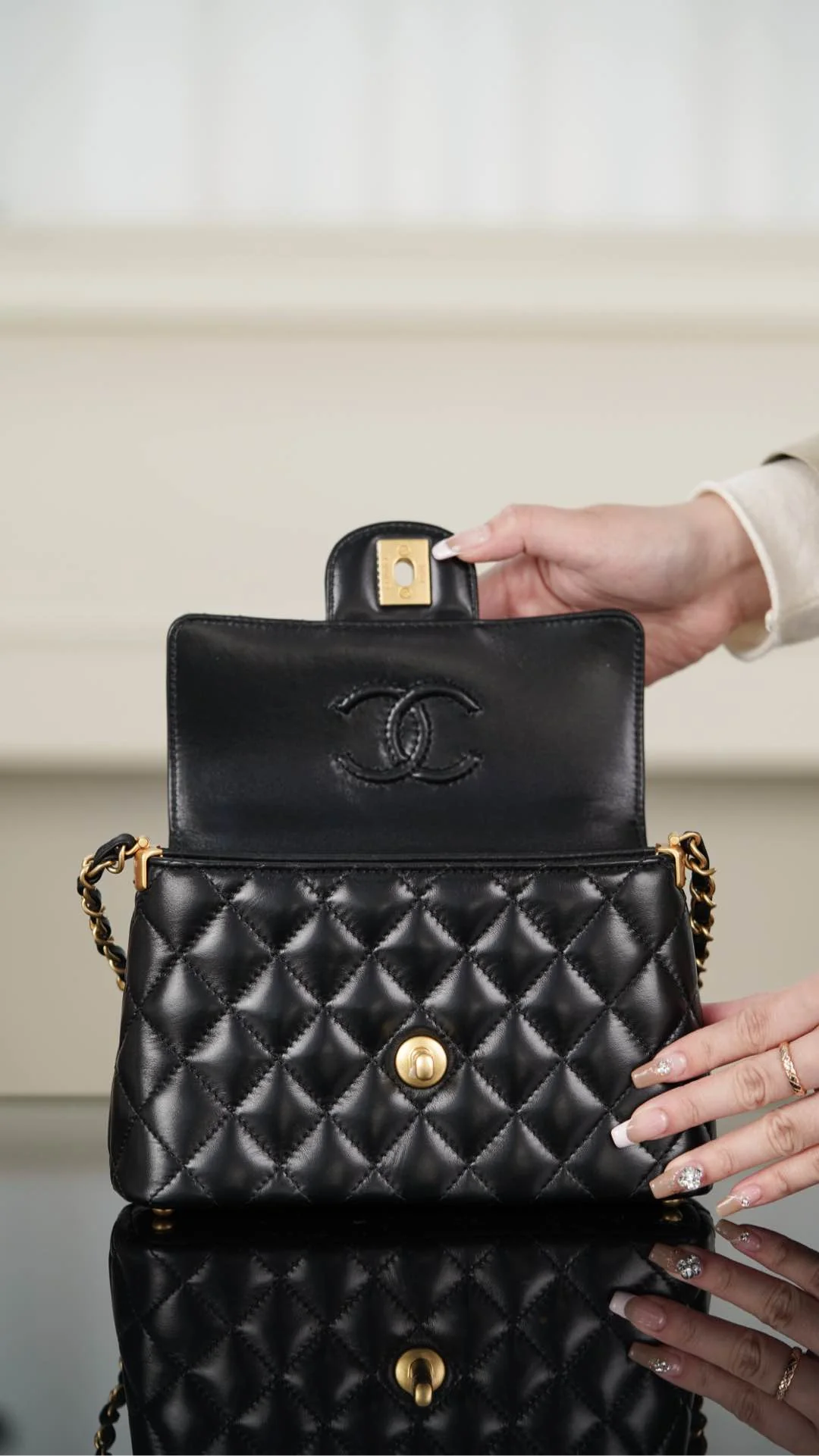 Сумка Chanel 25p Handle Flap Bag (квадратная) - черно-золотая