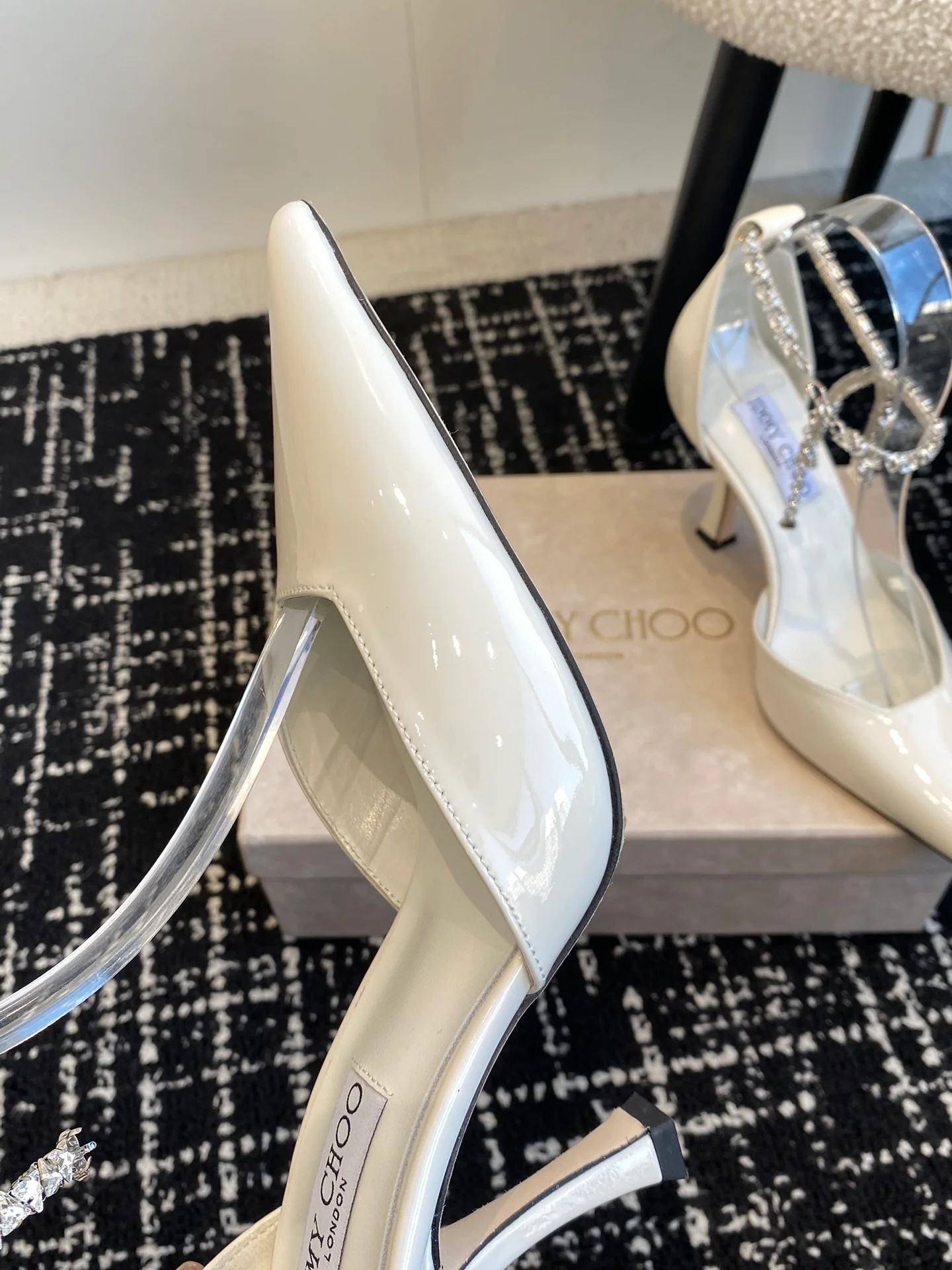 Туфли на высоком каблуке Jimmy 2024 - белые