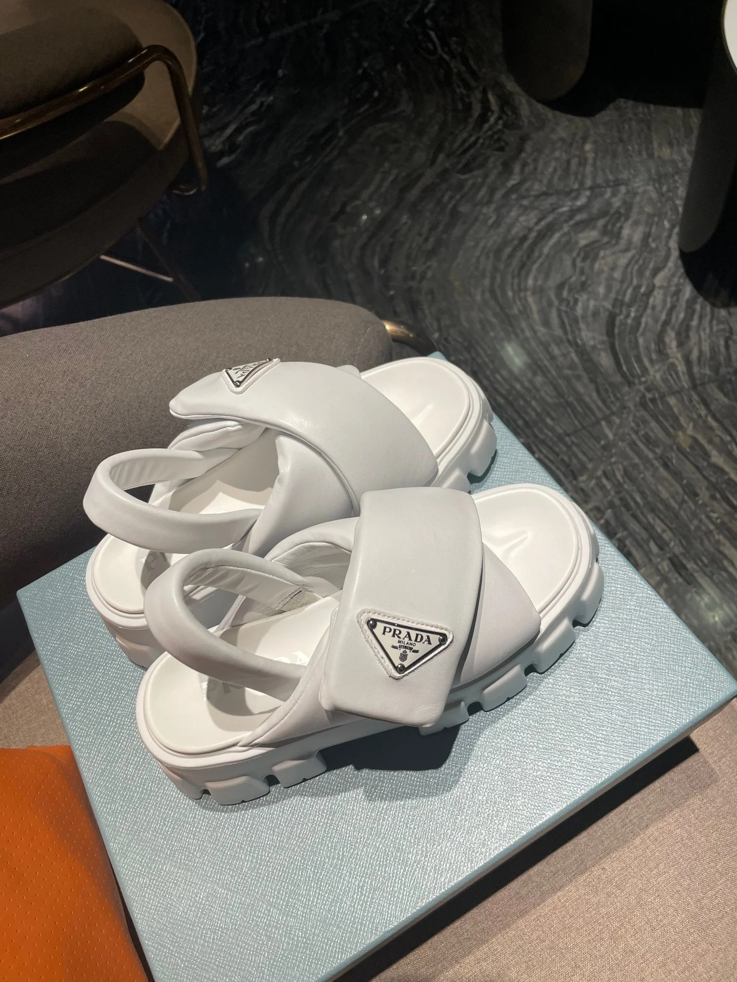 Новинка весны 2023 года от Prada - Сандалии 