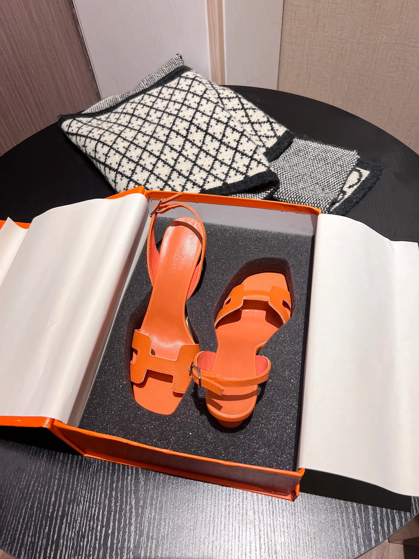 Босоножки на высоком каблуке Hermes - оранжевые