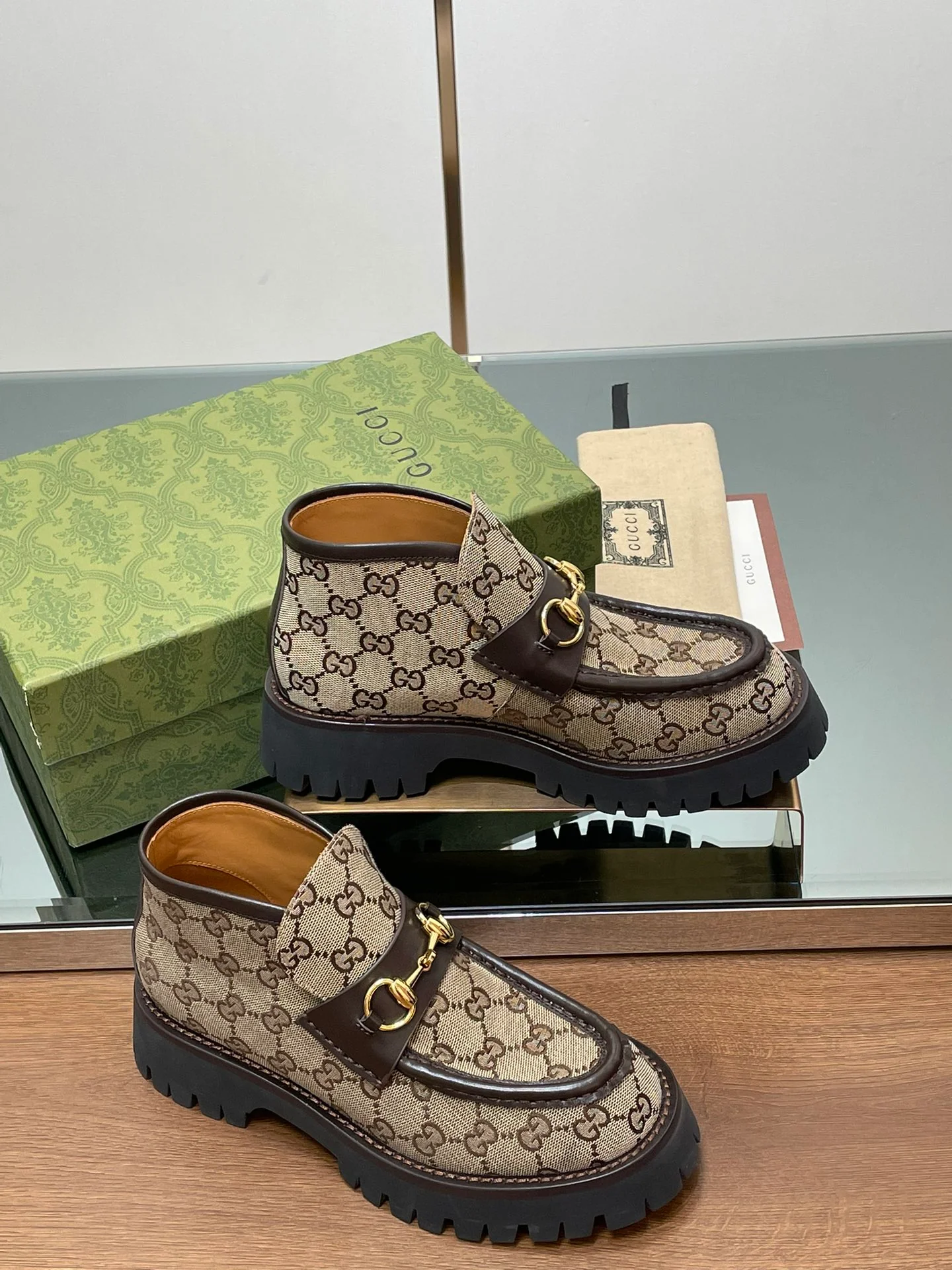 Ботильоны Gucci 2024 на платформе с пряжкой 