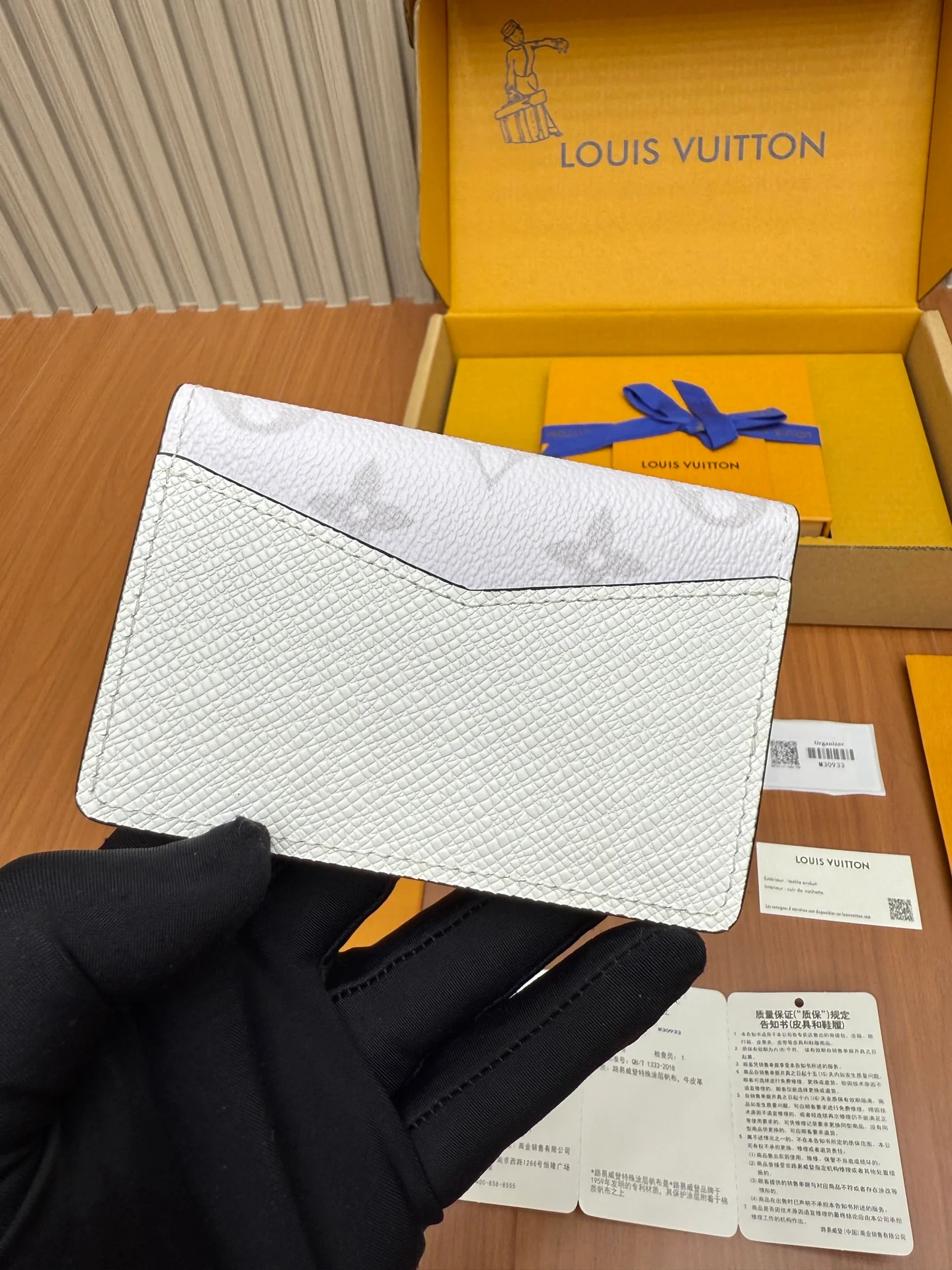 LV-m30933 - Цельностальной кошелек - Элегантный белый