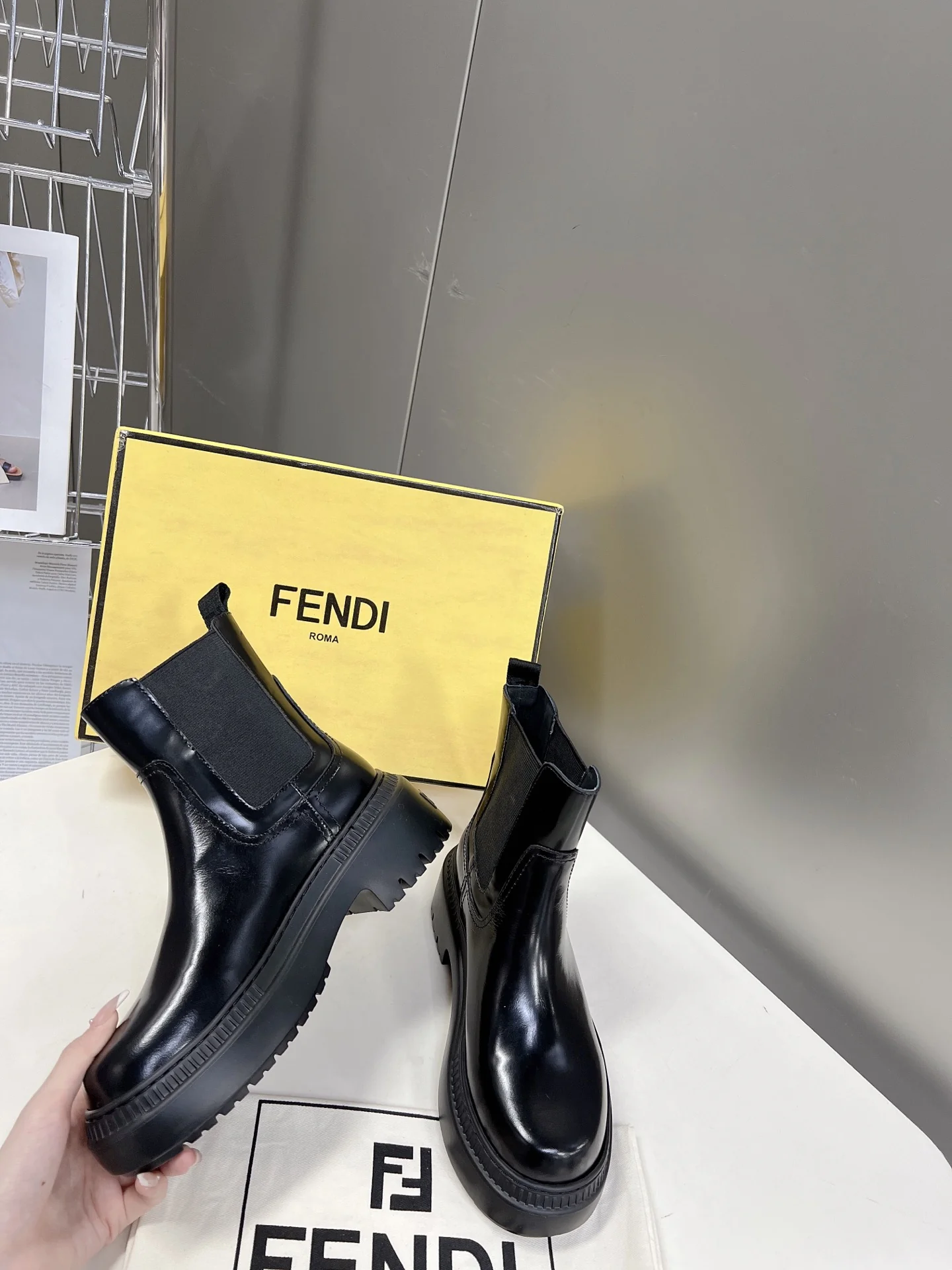 Новинка весны 2022 года от Fendi - Ботильоны - Черные