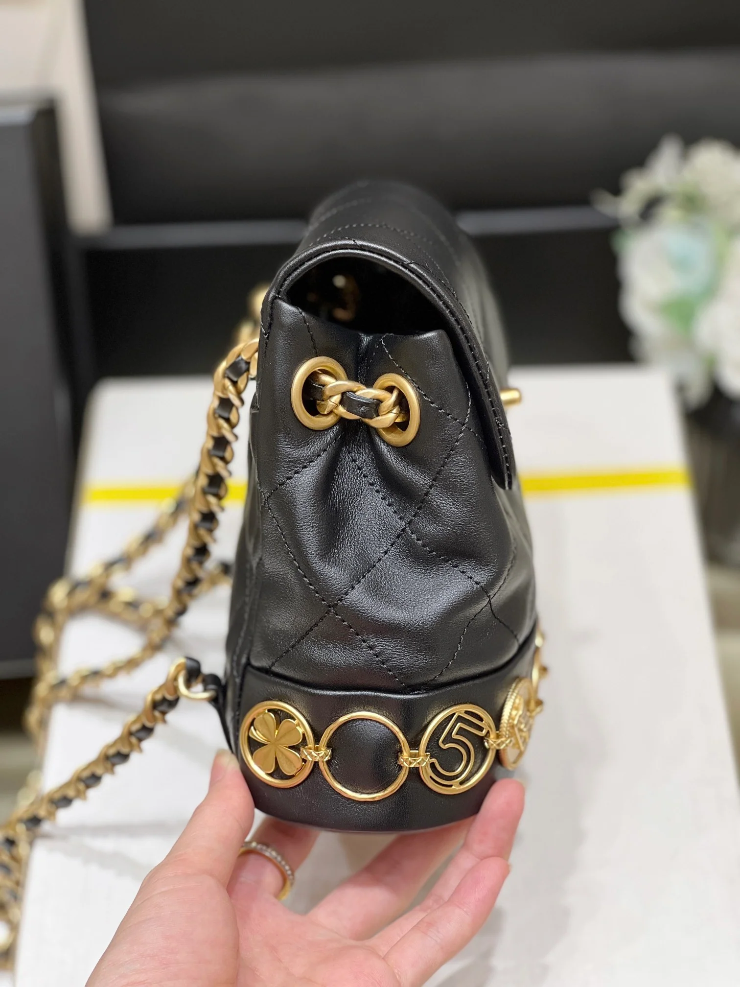 Рюкзак Chanel из коллекции осень/зима 2023 — телячья кожа — черный