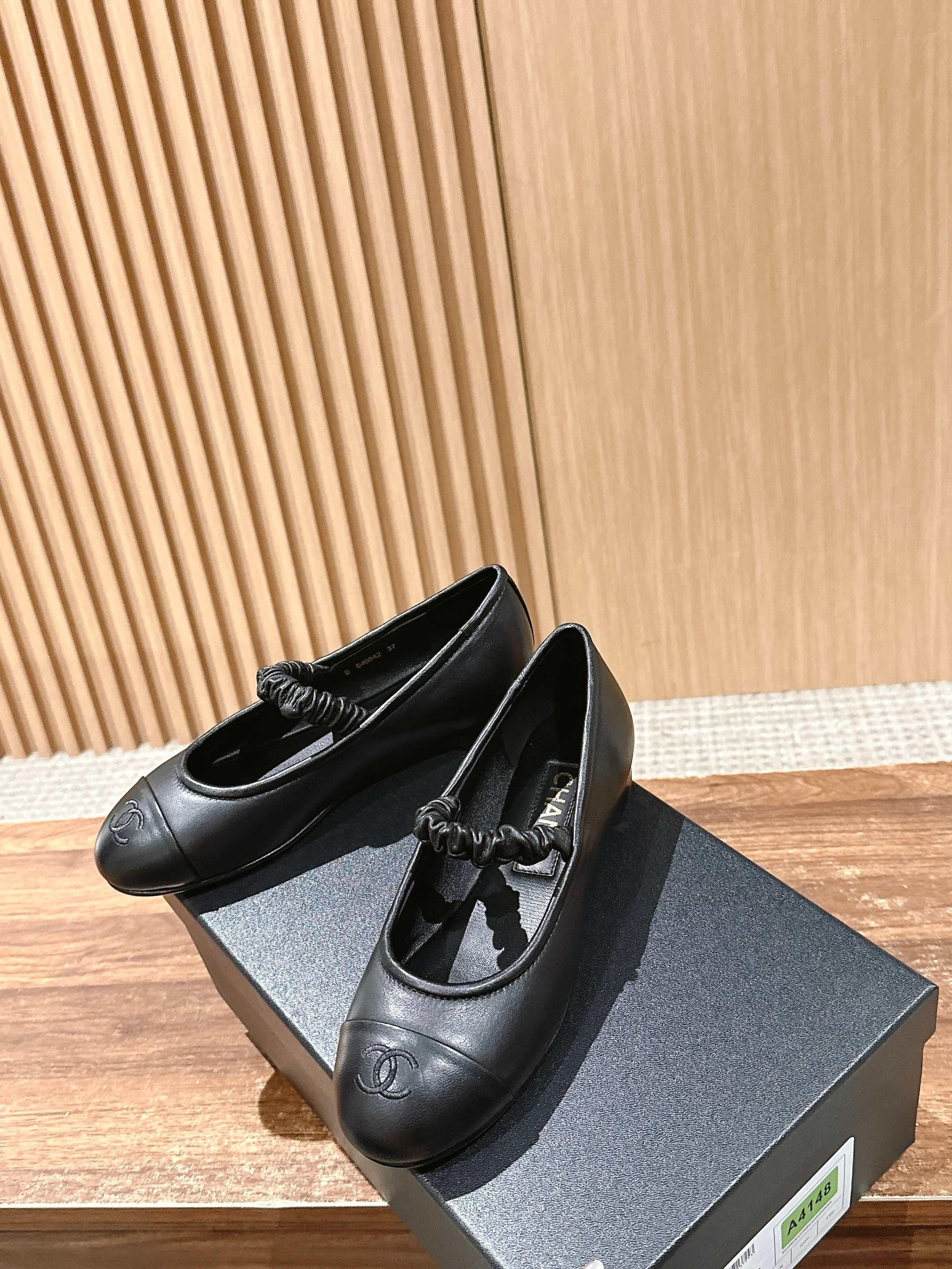 Новинка сезона весна/лето 2025 от Chanel - туфли Мэри Джейн - черная кожа.