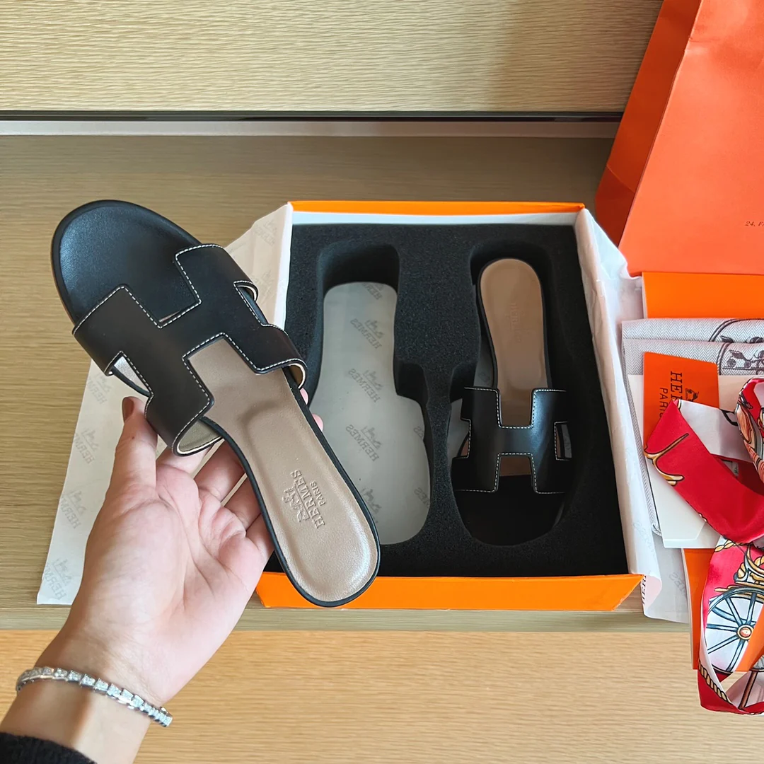 Классические сандалии Hermes на массивном каблуке H - однотонная кожа - черно-коричневые