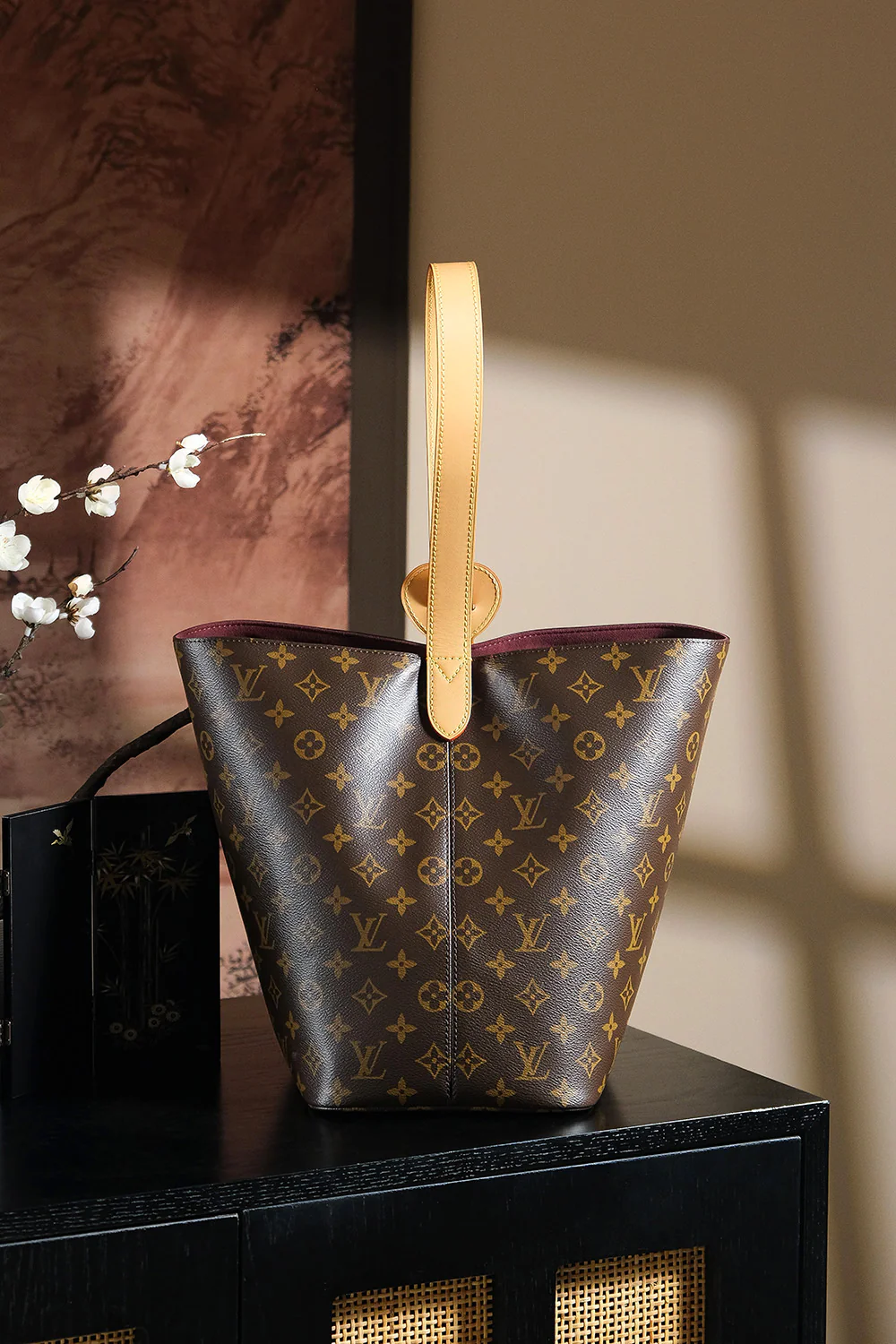 Классическая сумка-корзинка LV с монограммой