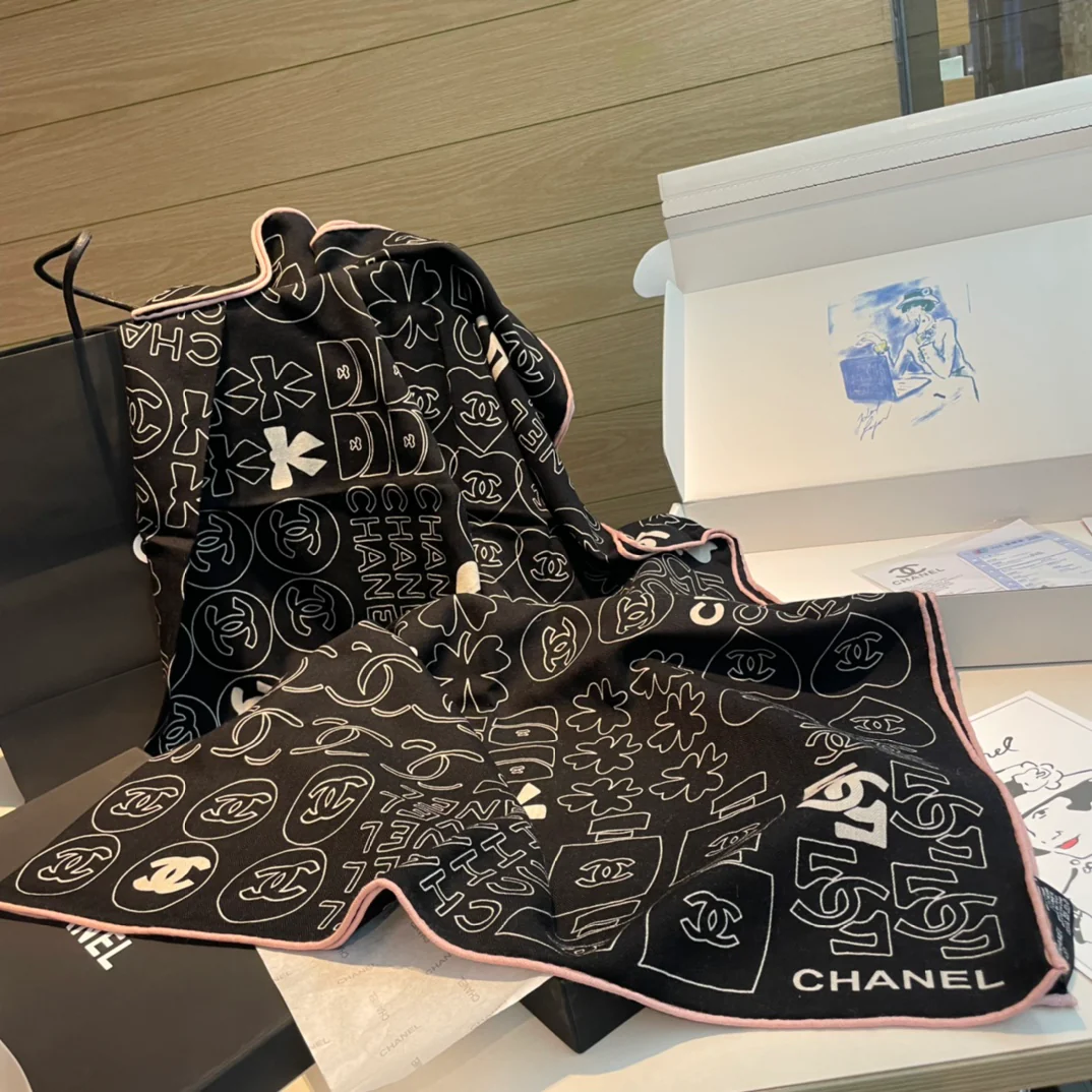 Классический бархатный шарф Chanel Camellia 2024 года - 140-140