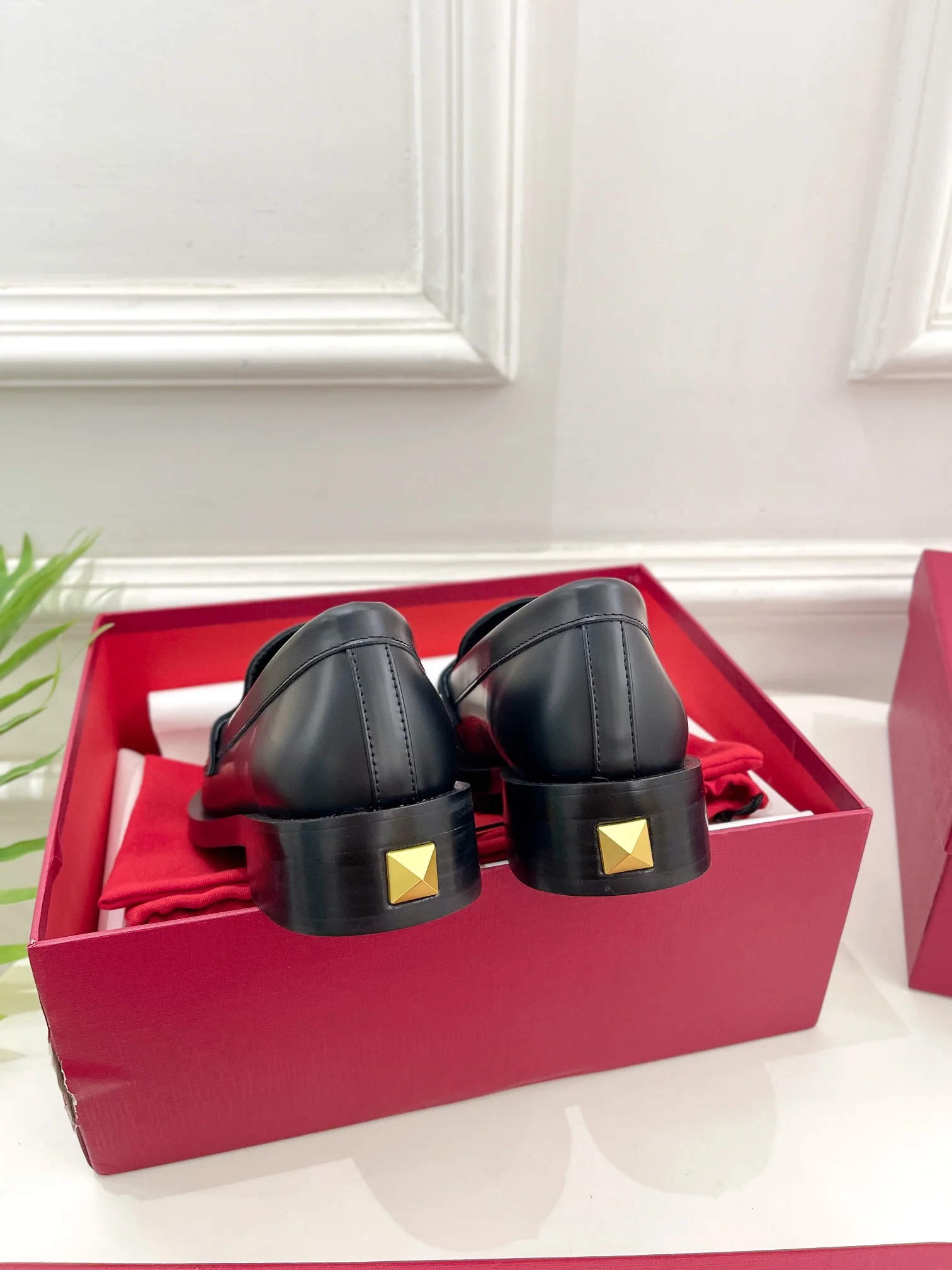 Новые поступления коллекции Valentino весна/лето 2023 - Лоферы