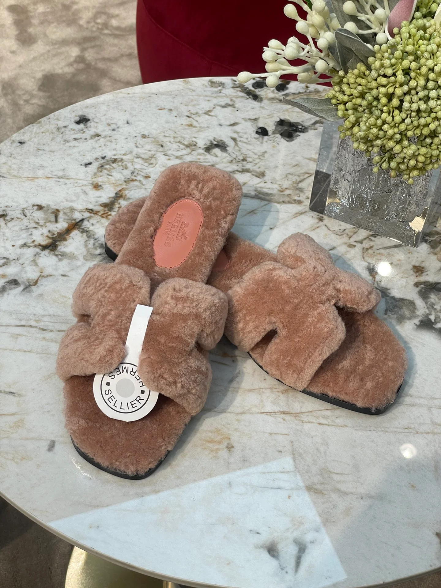 Новинка сезона осень/зима 2022 от Hermes - Туфли-лодочки Oran из овечьей шерсти с ворсом - 1 шт.