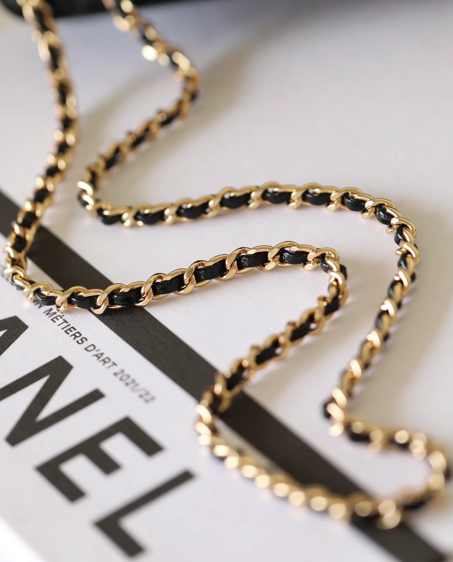 Сумка Chanel на цепочке с петлевой ручкой - WOC - Черная