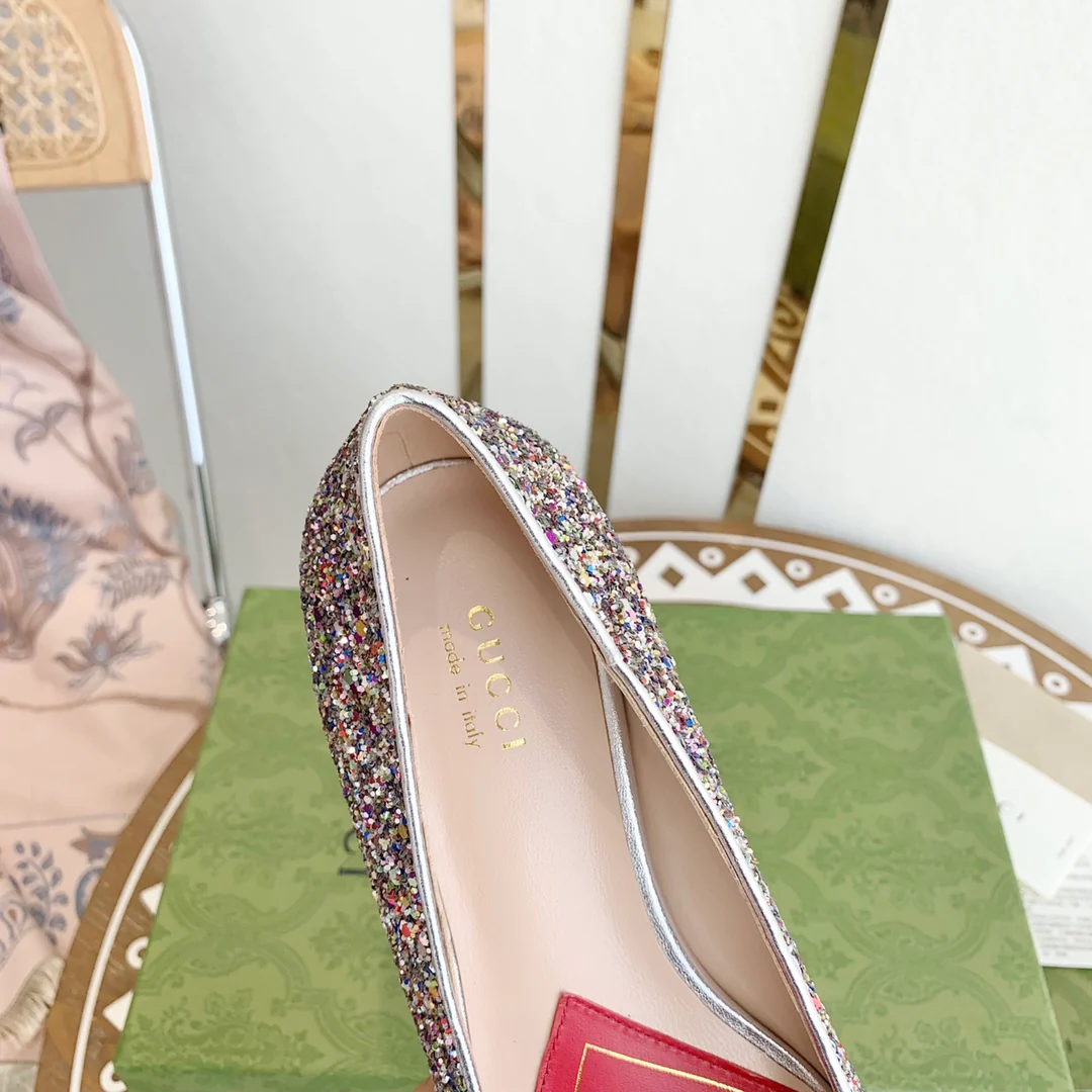 Весенняя коллекция Gucci 2021 — Туфли на массивном каблуке с пряжкой в ??виде конской уздечки — 1