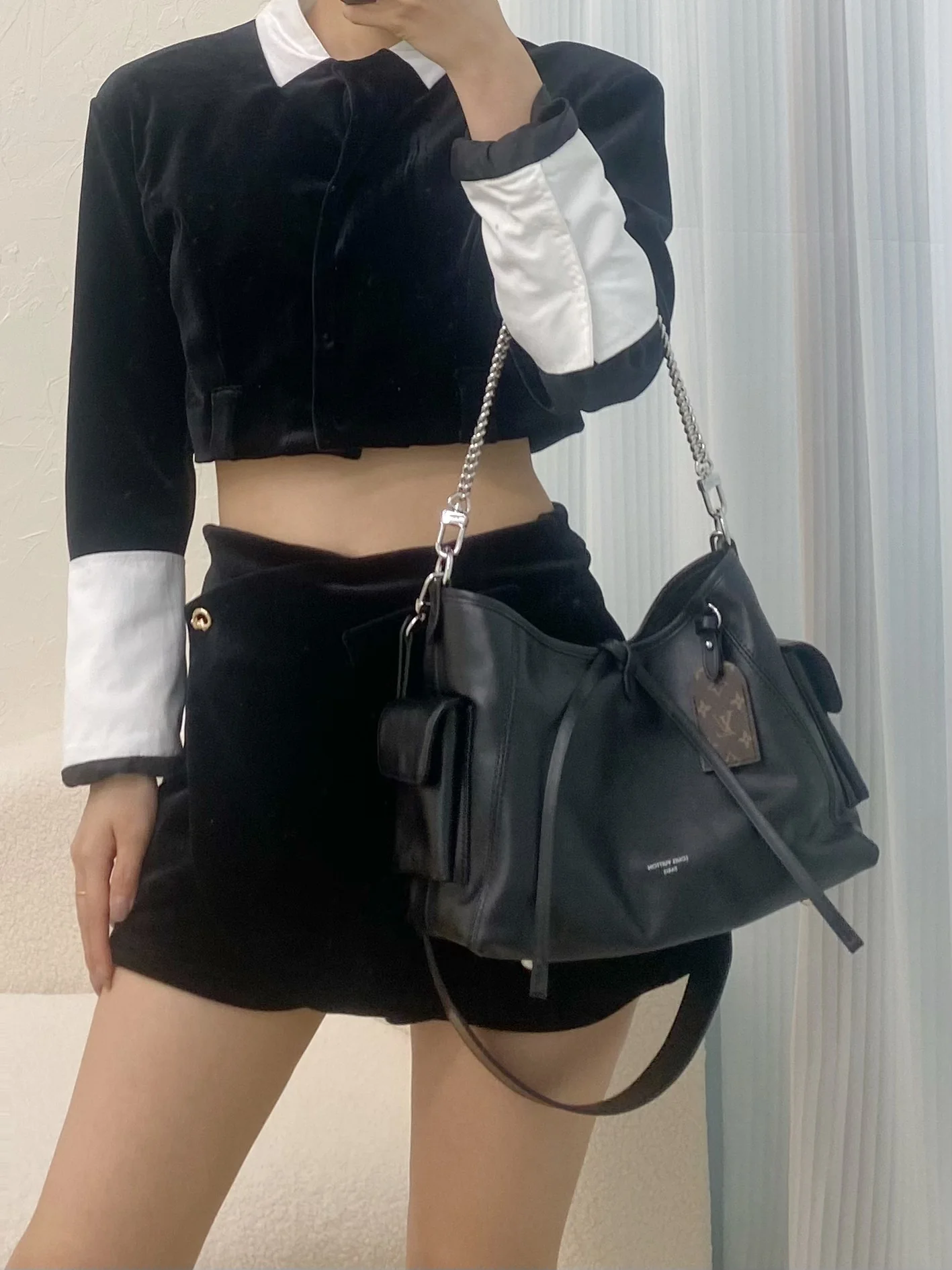 LV-m24861-carryall-cargo-vibe-pm handbag-black