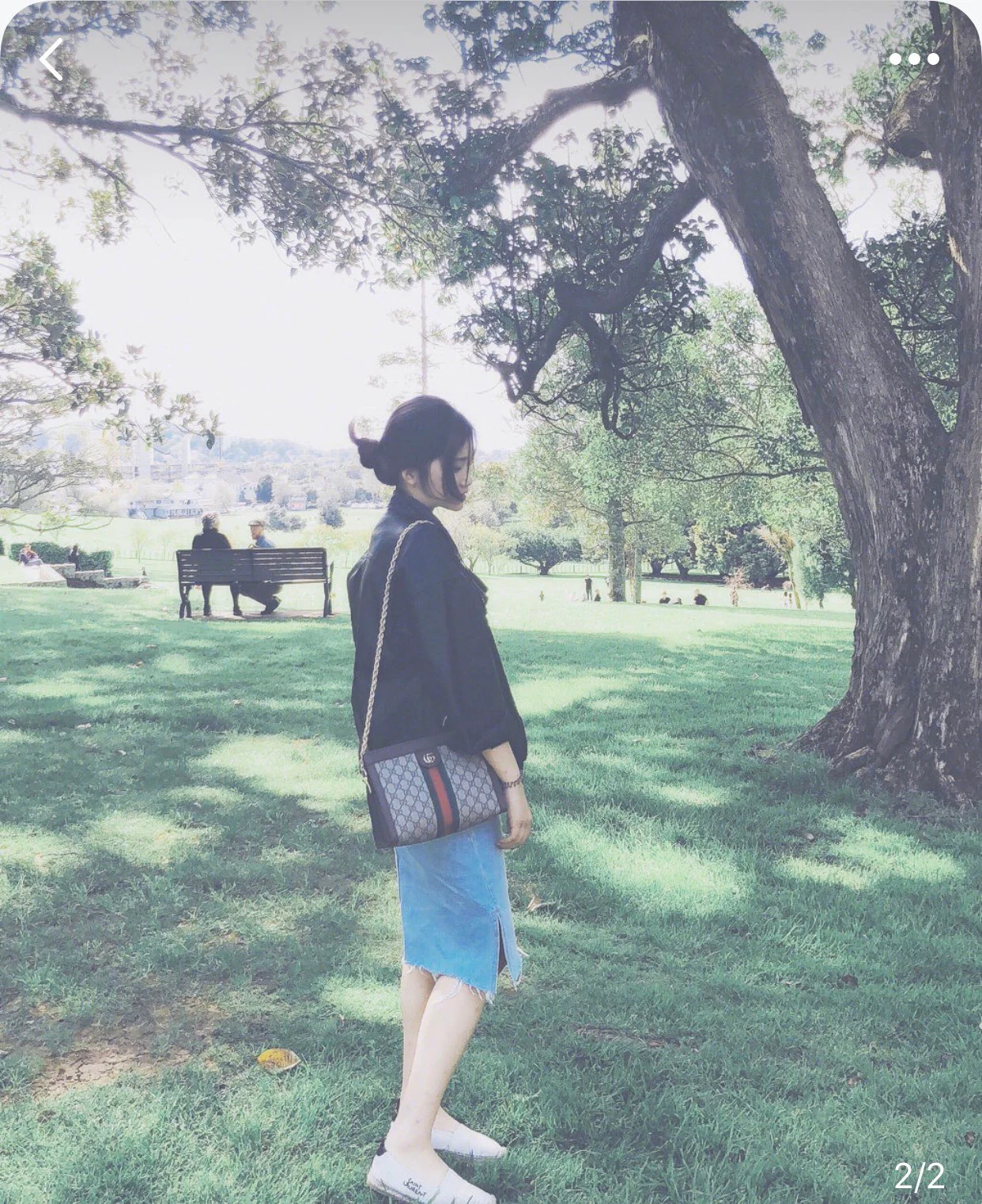 Классическая сумка Gucci на цепочке — как она выглядит на руке.