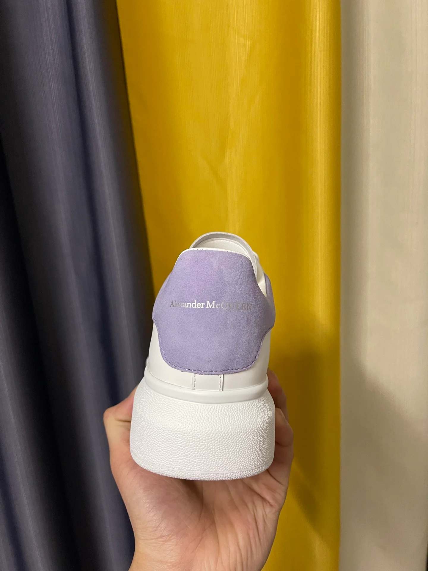 Классические белые кроссовки McQueen - унисекс - светло-фиолетовый бархатный каблук