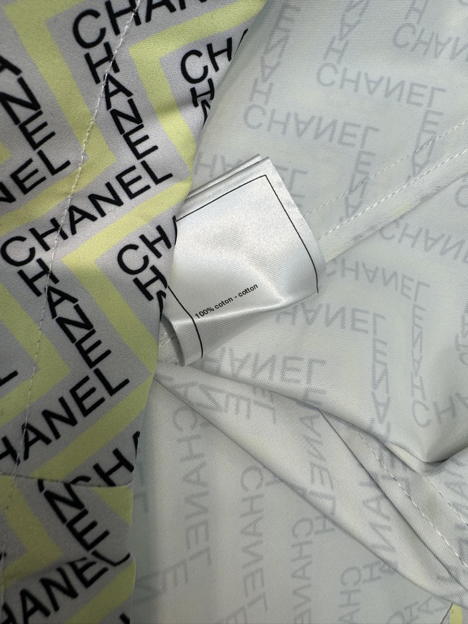 Костюм Chanel 2404 с буквенным принтом - зеленый