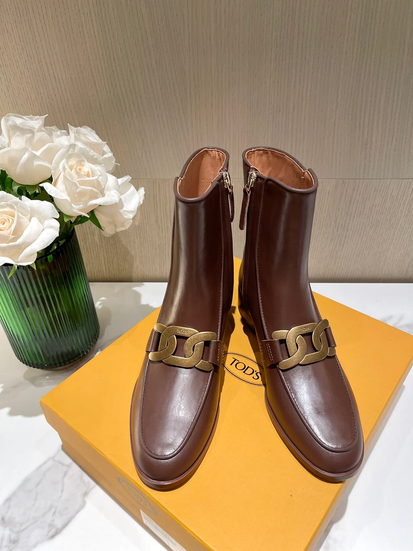 Tods - Новинка сезона осень/зима 2022 - Ботильоны на толстом каблуке крупной вязки с золотой пряжкой - 2