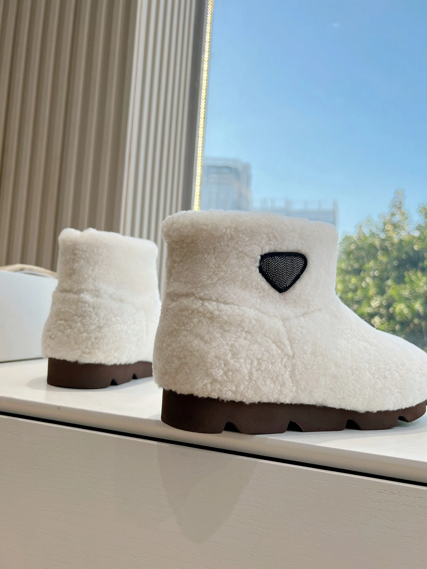 Снежные ботинки Prada 2024 - белые