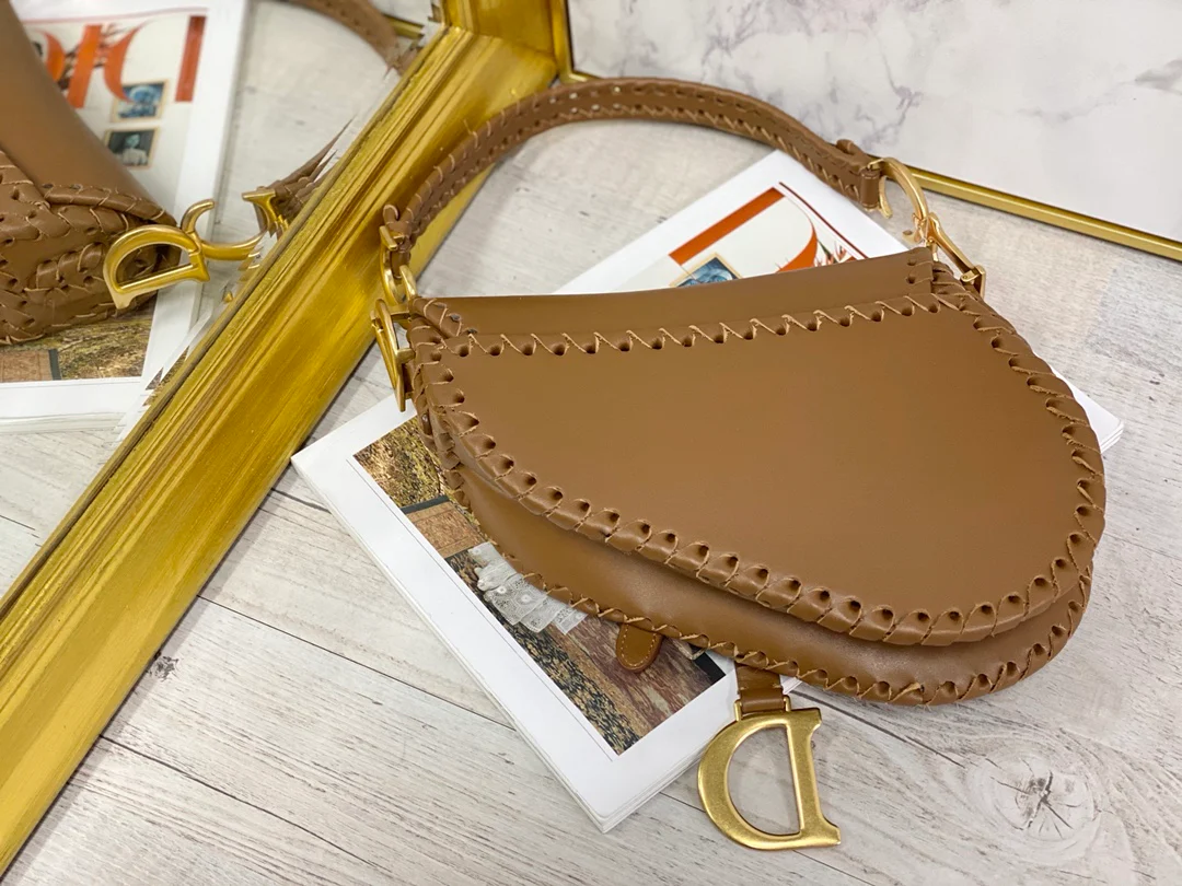 Сумка Dior Saddle Bag - плетеная - большая - карамельного цвета - 25 см