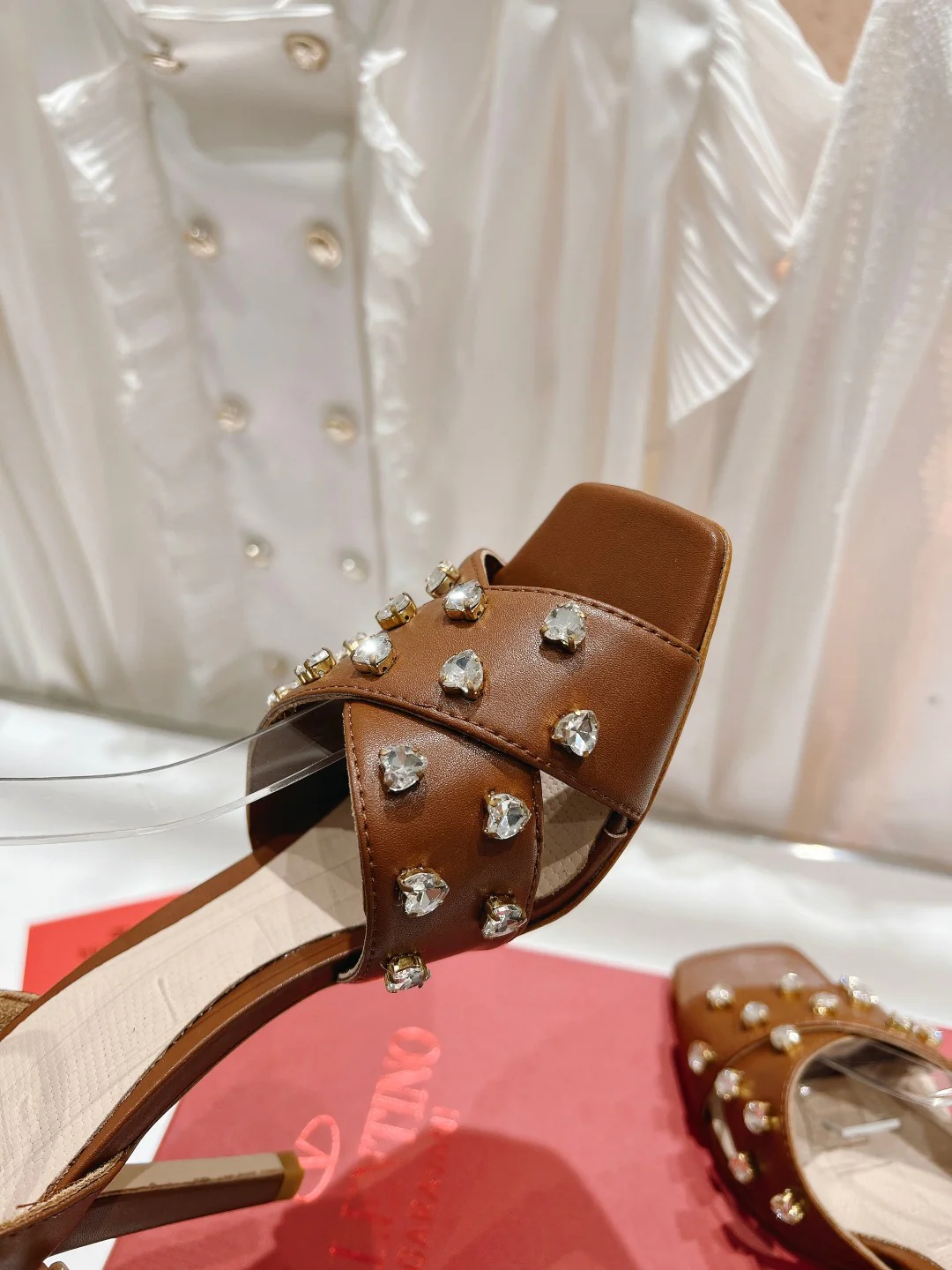 Новинка лета 2023 от Valentino - Босоножки на высоком каблуке со стразами - Коричневые - 7-5 см