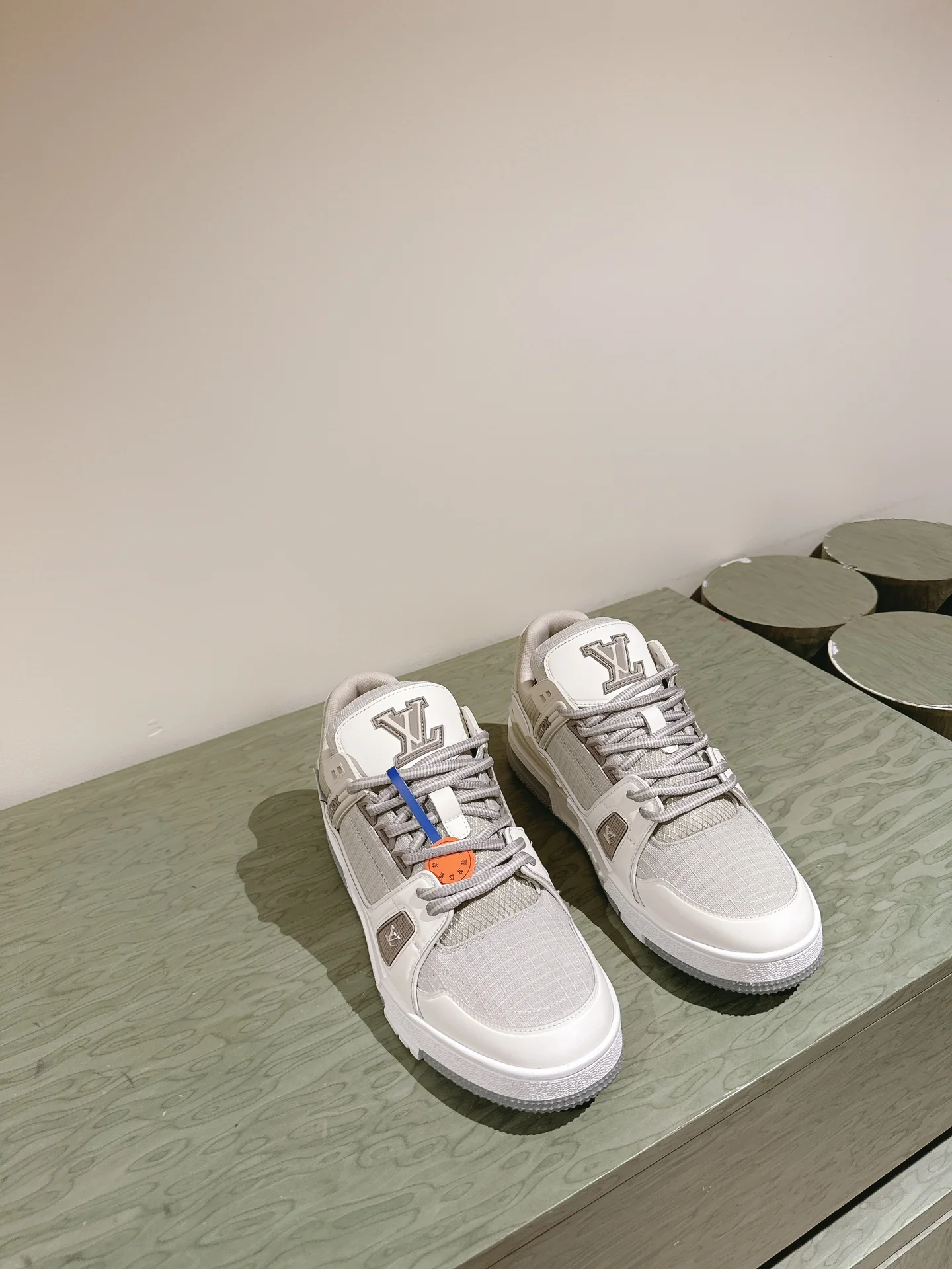 LV-2024-Кроссовки-Белые-2