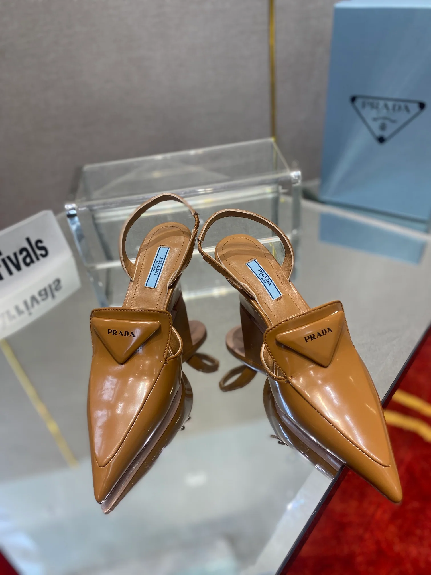 Туфли Prada - Prada - лакированные сандалии на низком каблуке - коричневые