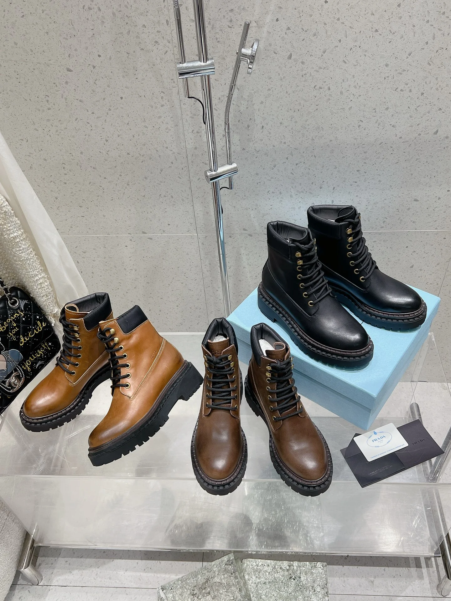 Ретро-ботинки на платформе Prada - изображение из коллекции