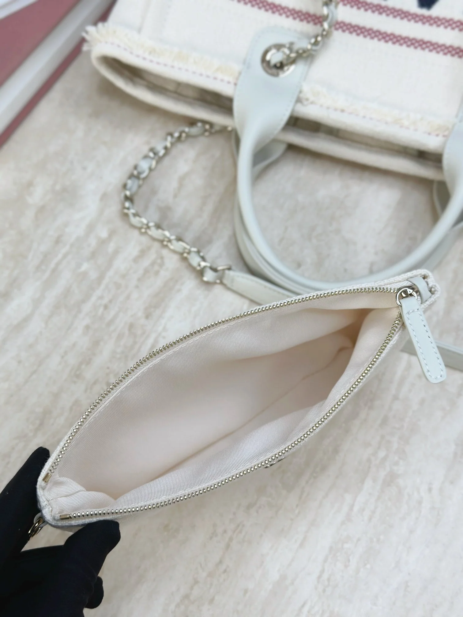 Пляжная сумка Chanel 25c, косметичка, красно-синяя.