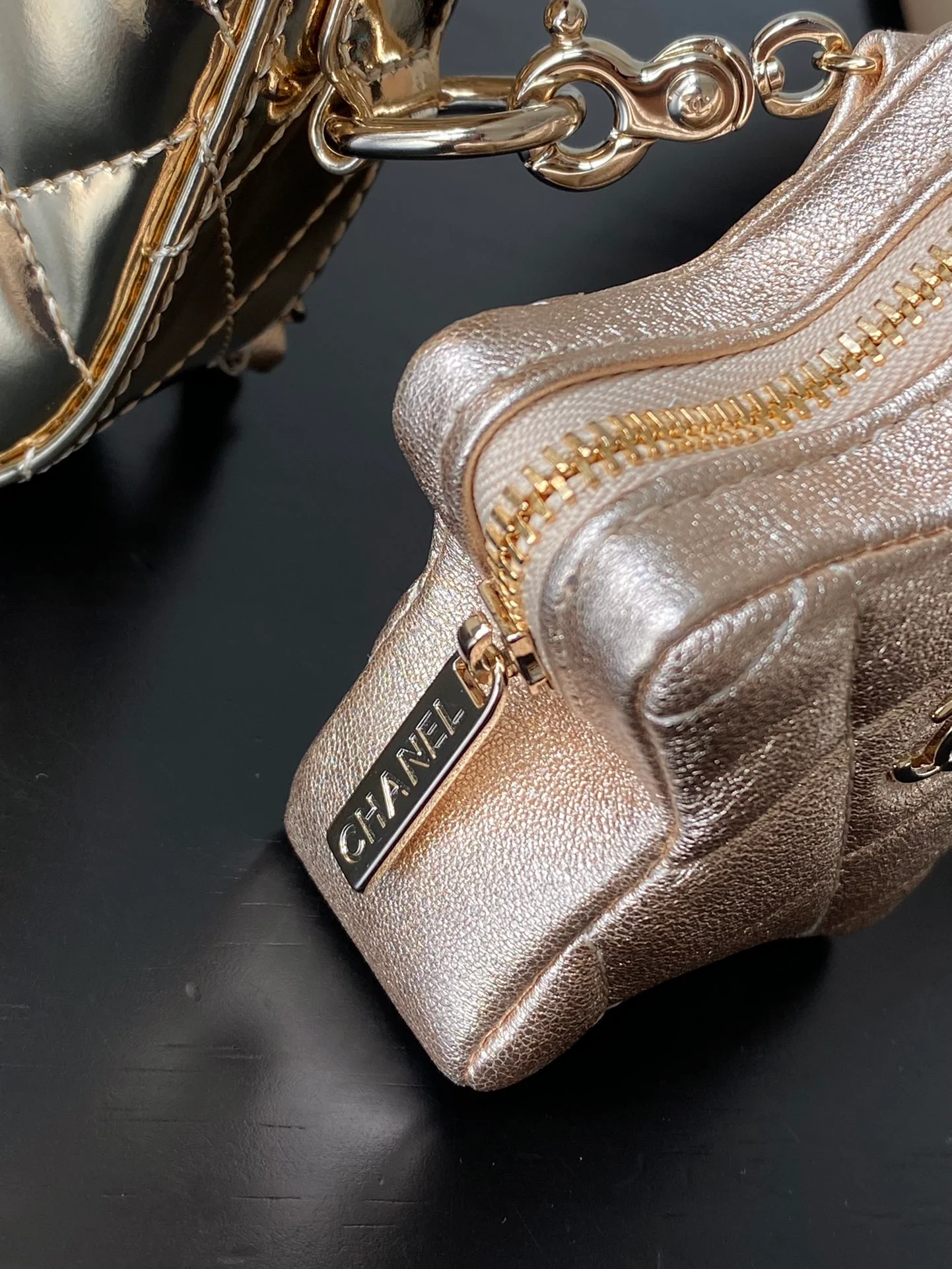 Весенняя коллекция Chanel 24c - Золотой кошелек для монет со звездным узором