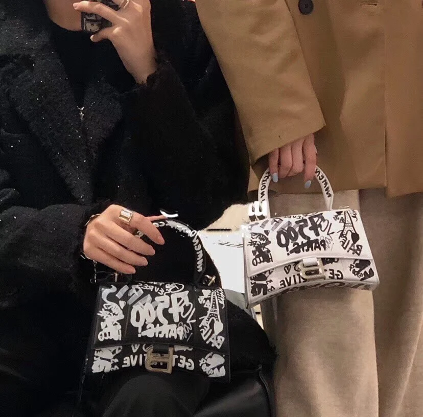 Сумка Balenciaga Hourglass - черная с рисунком под крокодиловую кожу