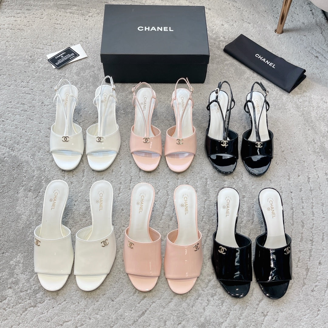 Новинка сезона весна/лето 2023 от Chanel - Босоножки на среднем каблуке с жемчужным верхом - Белые