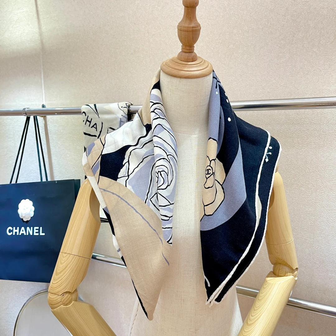 Классический кашемировый платок Chanel ?Камелия? — 140 см — подходит для всех сезонов.