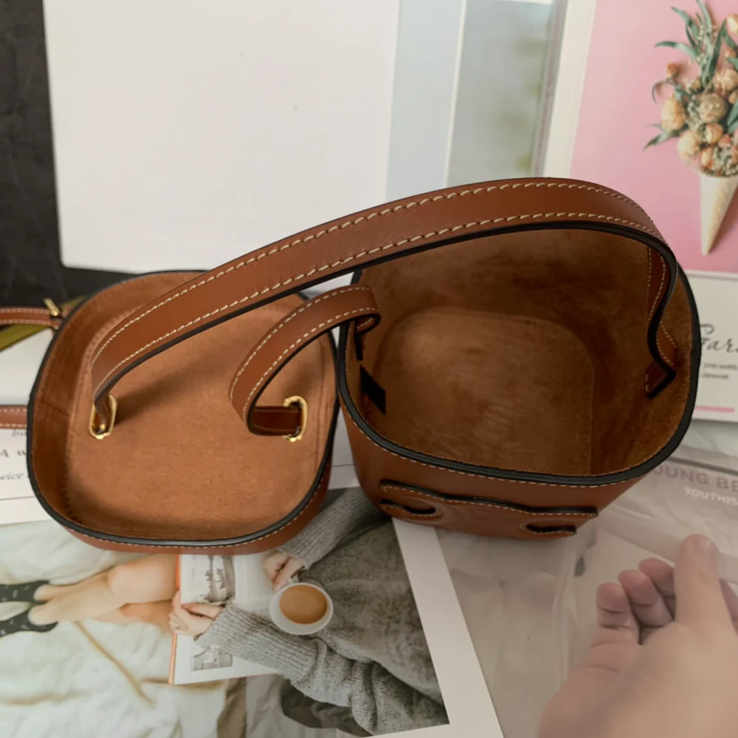 Сумка Celine Boxtriomphe - коричневая