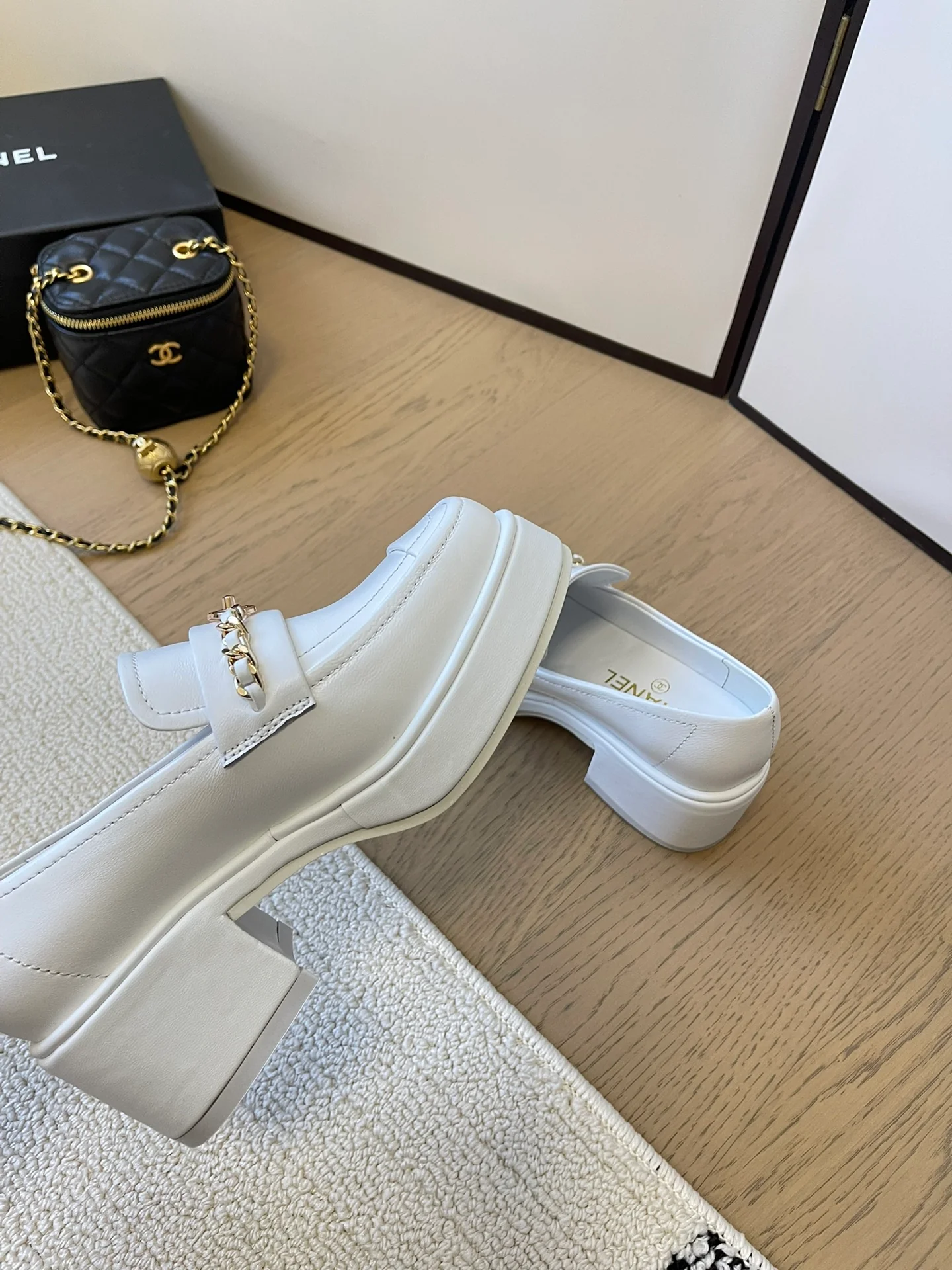 Лоферы Chanel 2024 - белые