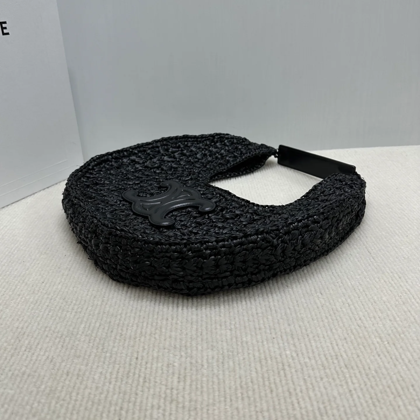 Соломенная сумка-хобо Celine - черная