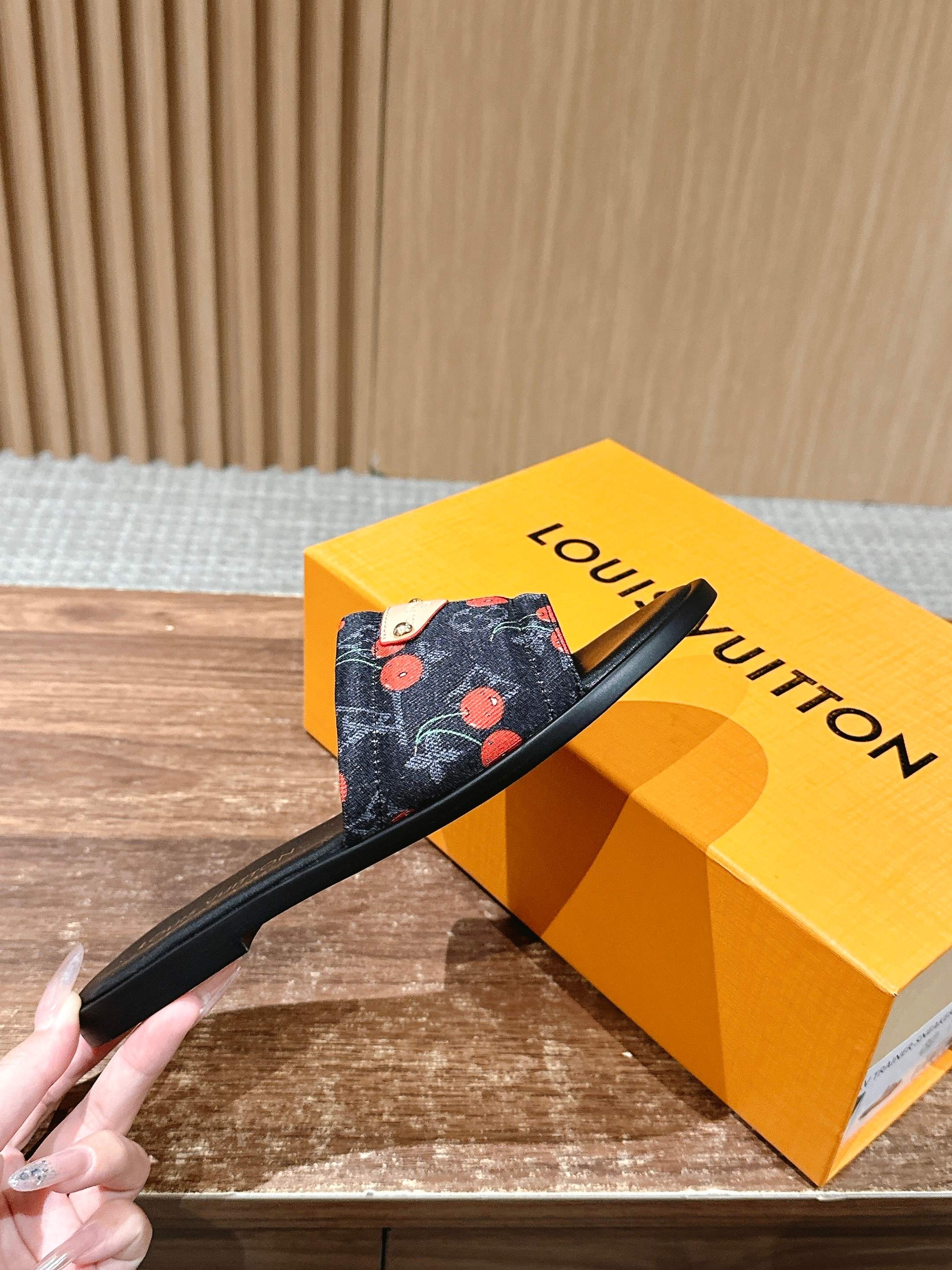 LV - Сандалии на плоской подошве из ретро-серии Такаши Мураками - Черные