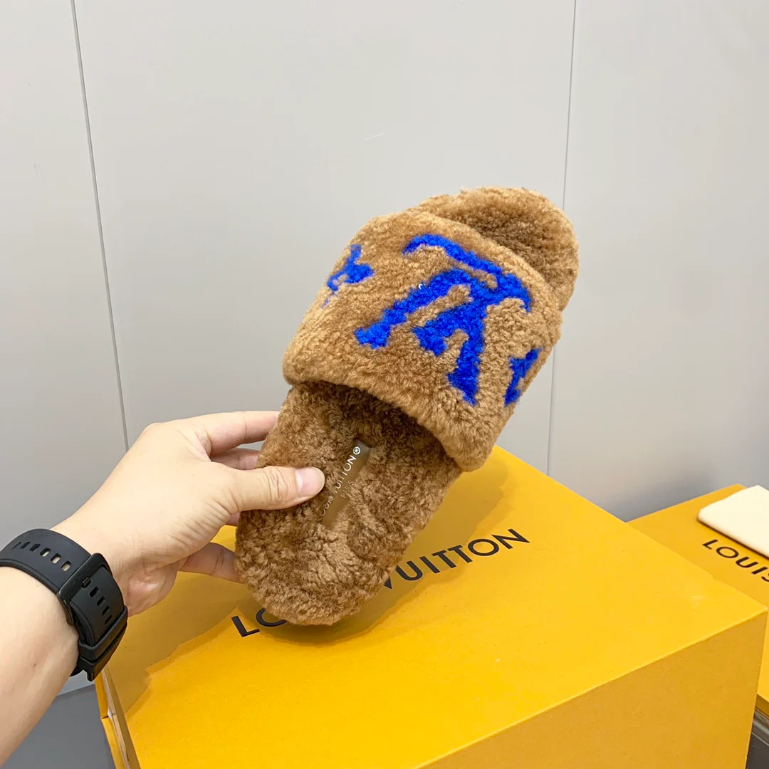 Новинка ранней весны 2022 года от LV - Меховые тапочки - Коричневые