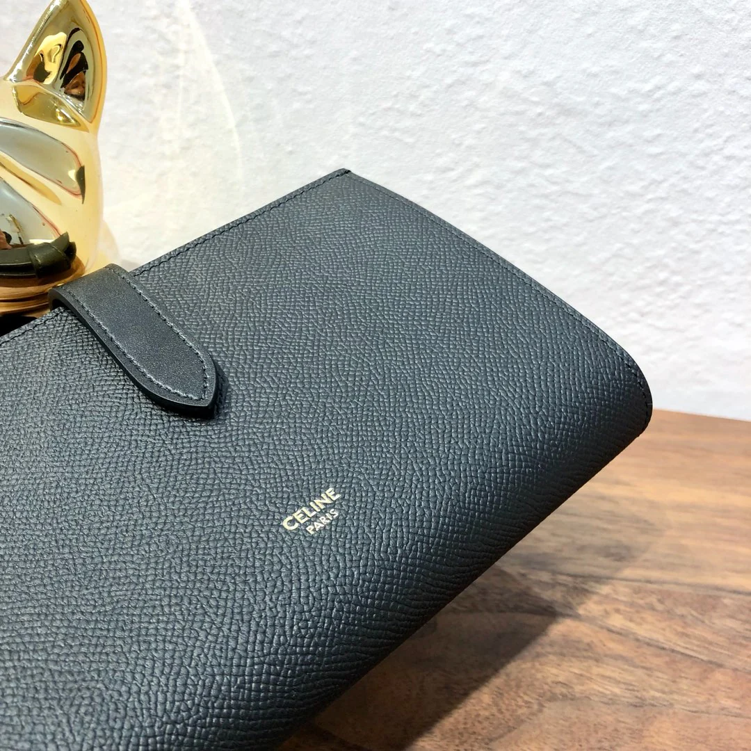 Кошелек Celine-Strap из зернистой телячьей кожи