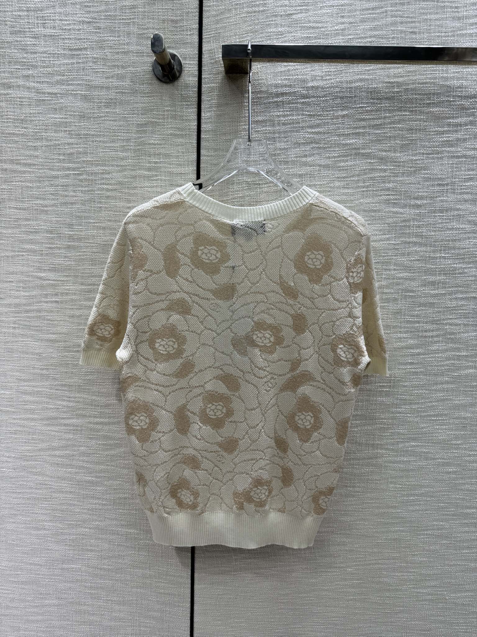 Платье Chanel 2403 Camellia Knit с коротким рукавом, белое
