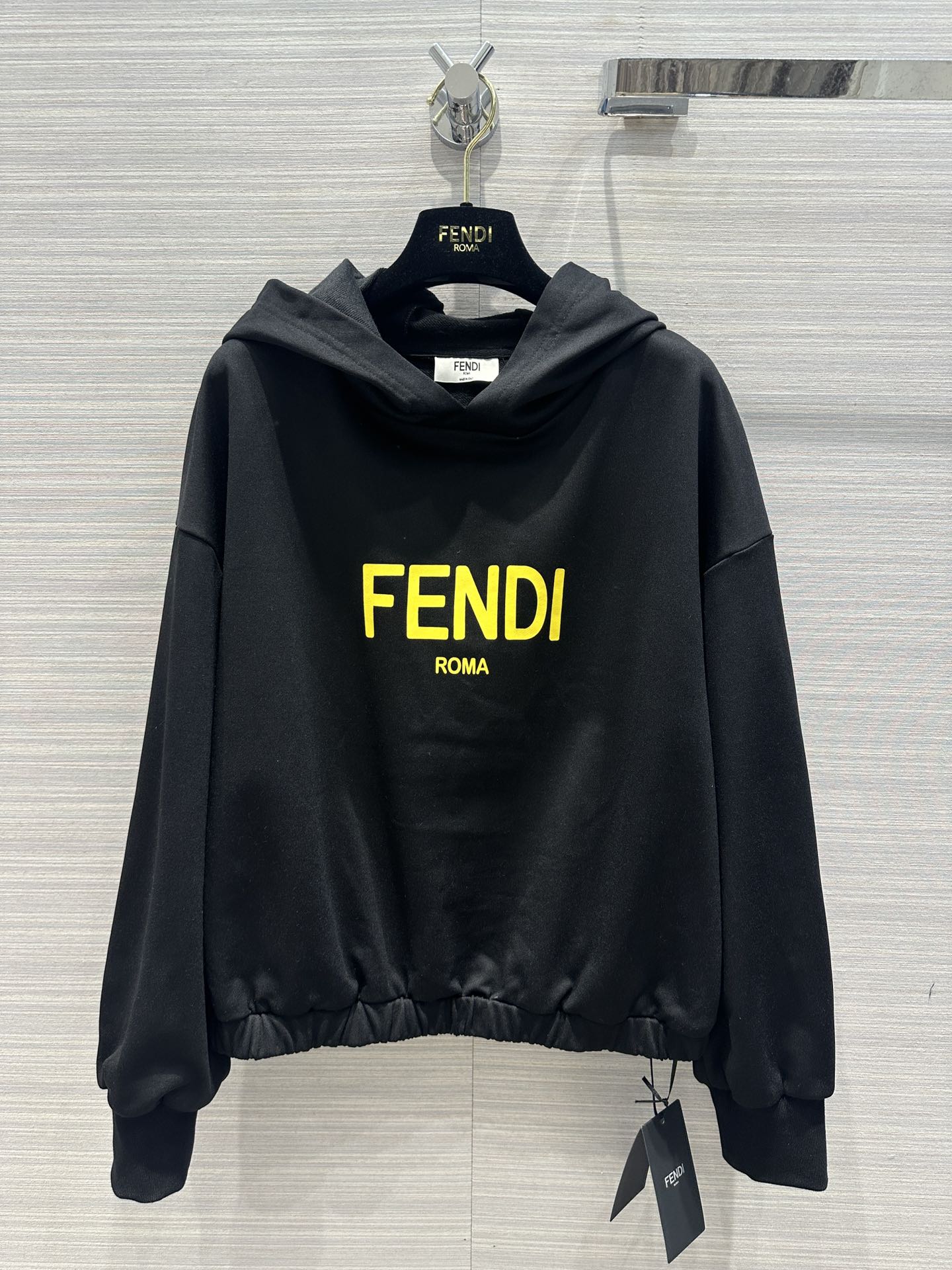 Новинка сезона весна/лето 2024 от Fendi: комплект из худи.