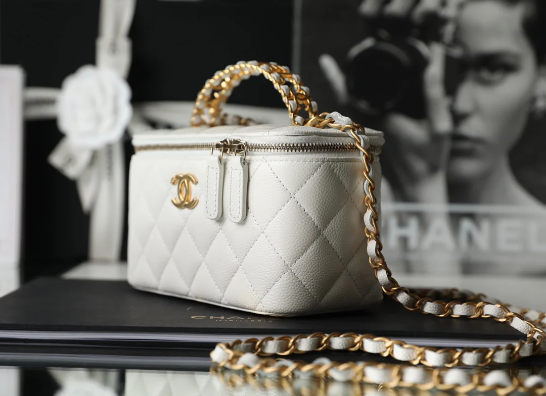 Весенне-летняя коллекция Chanel - Браслет с буквой - Квадратная коробка - Белый