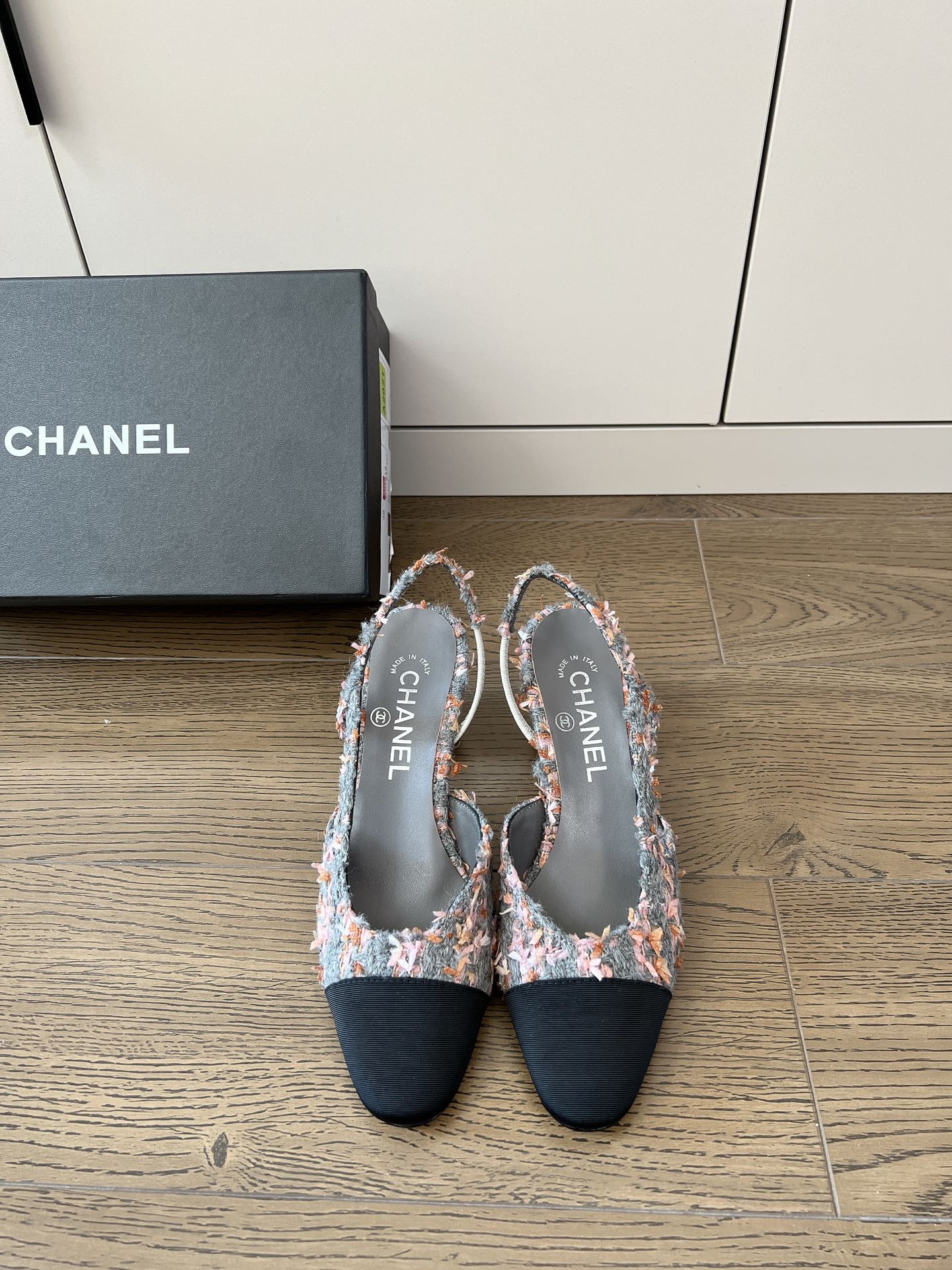 Новинка весны 2023 от Chanel - Классические балетки на среднем каблуке из твида