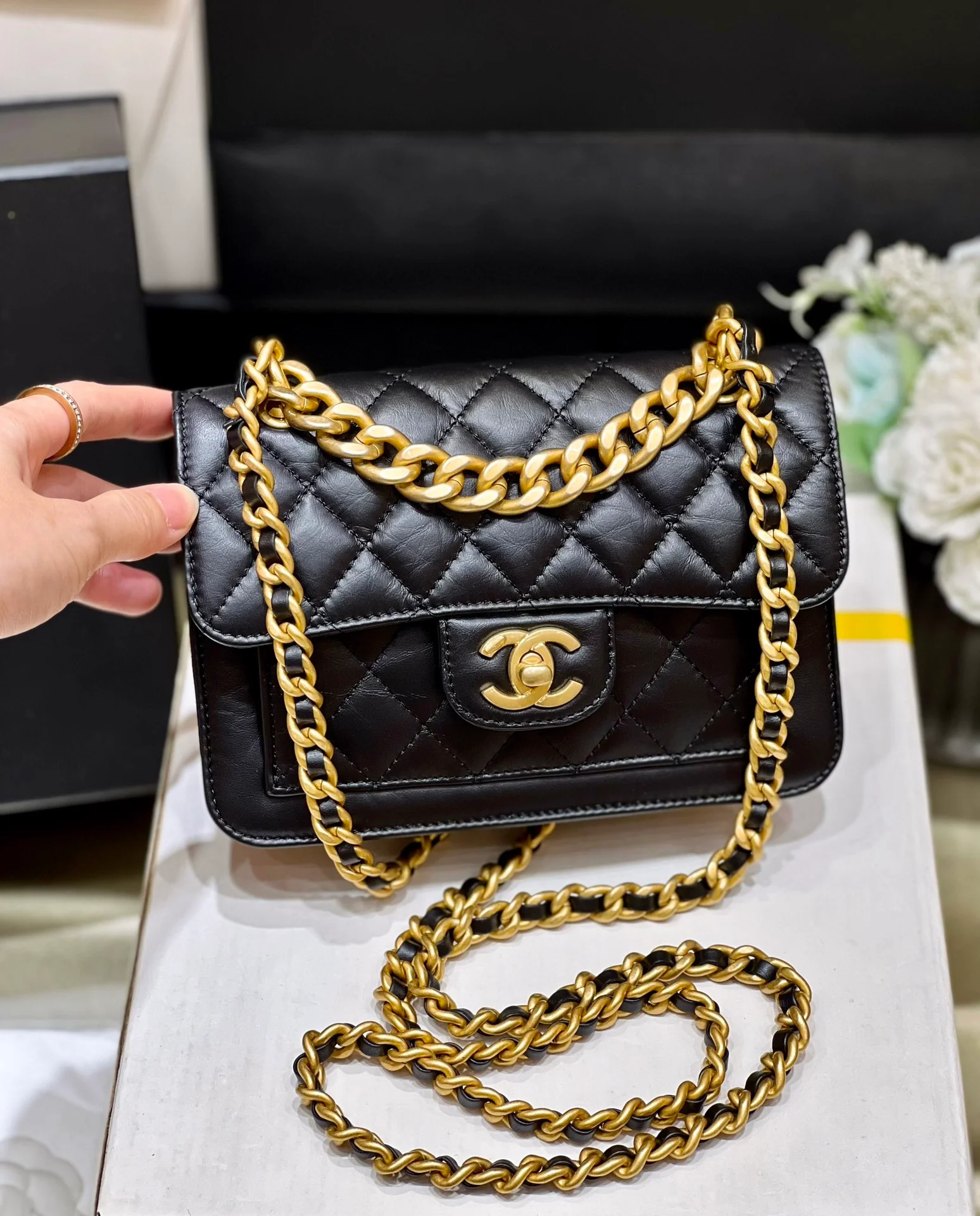 Новинка сезона весна/лето 2023 от Chanel - кожаная сумка Tofu Reissue.