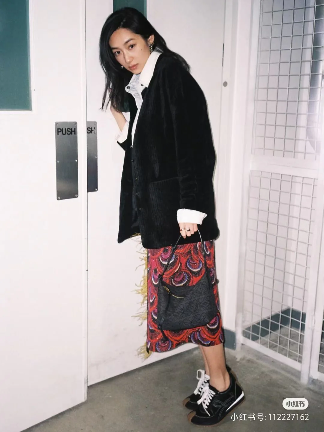 Сумка-ланчбокс Loewe-cubi - сумка из вышитой ткани.