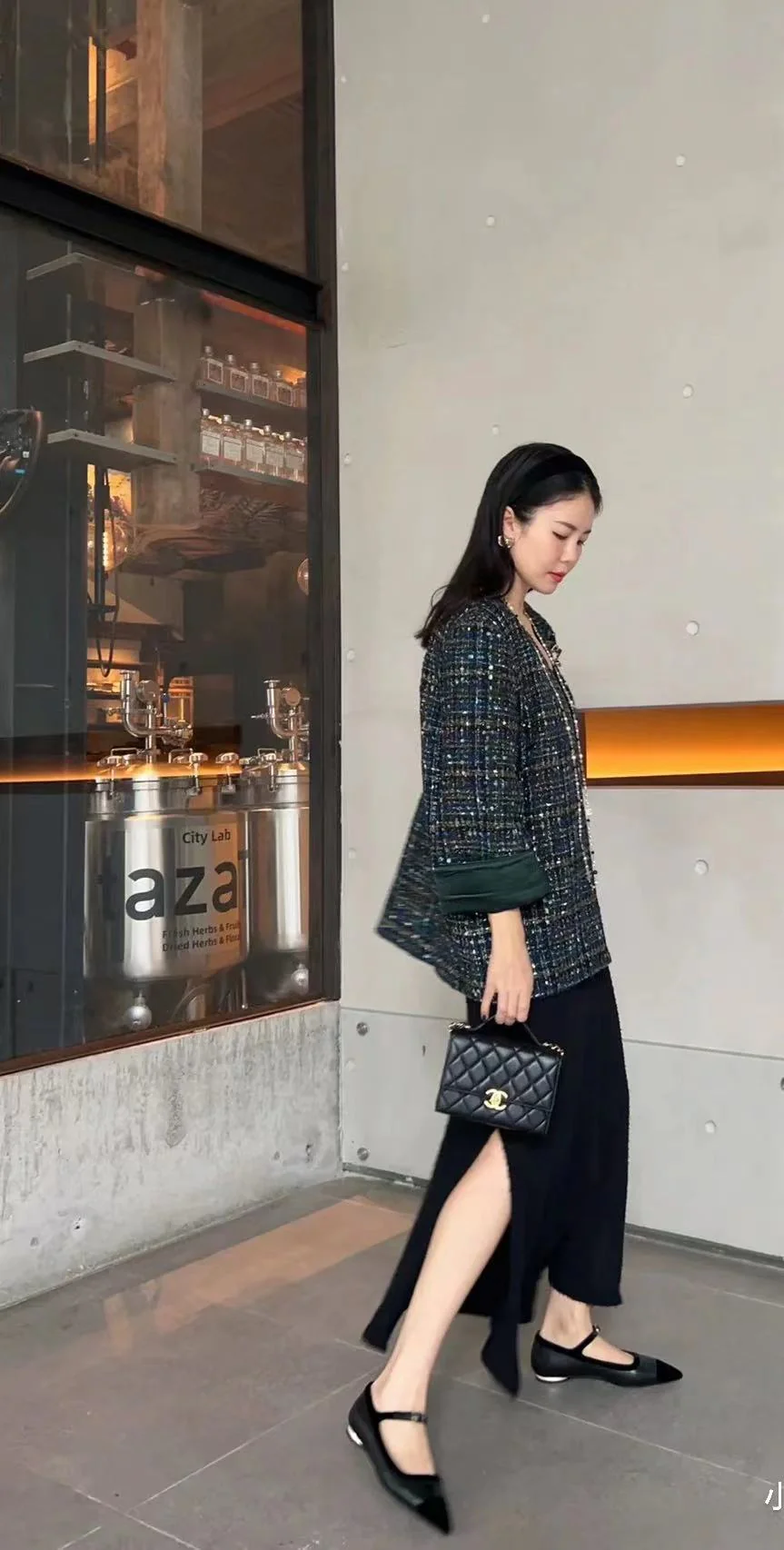 Коллекция Chanel ?Ранняя весна 2022?: балетки с острым носком — фотографии вживую.