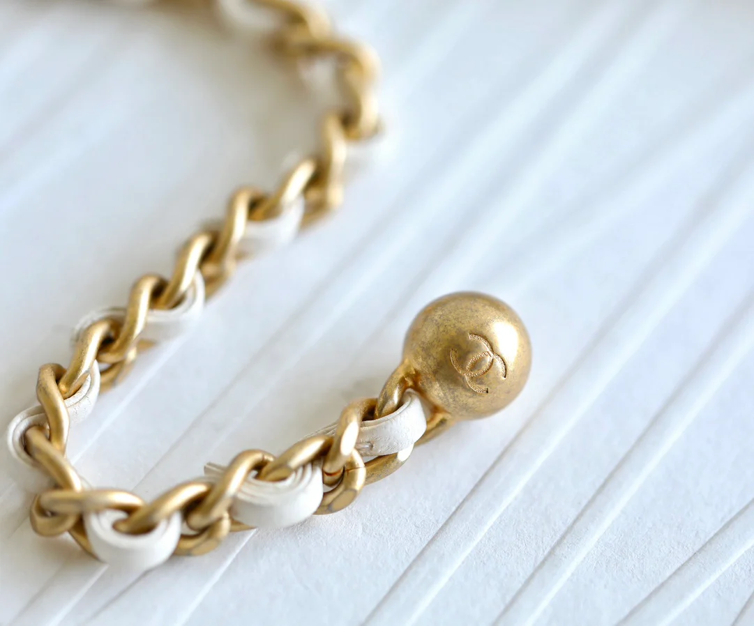 Мини-платье Chanel CF Gold Ball - белое