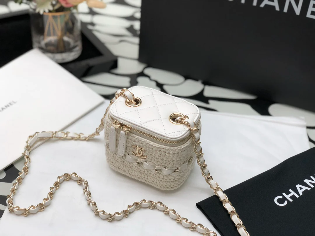 Новинка весеннего сезона 2022 года от Chanel - Плетеная коробка - Белый