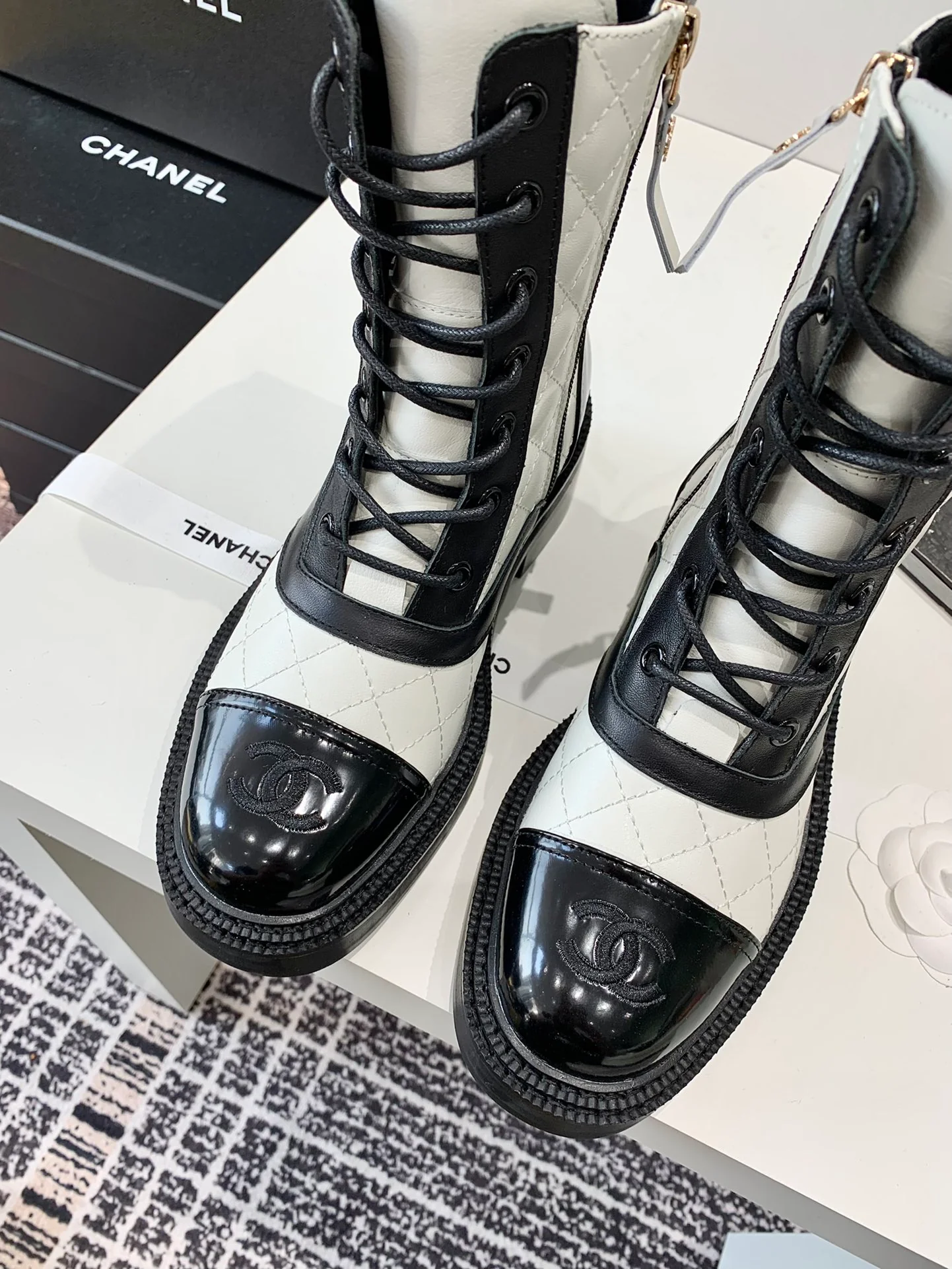 Chanel - Сапоги для верховой езды на шнуровке - Белые