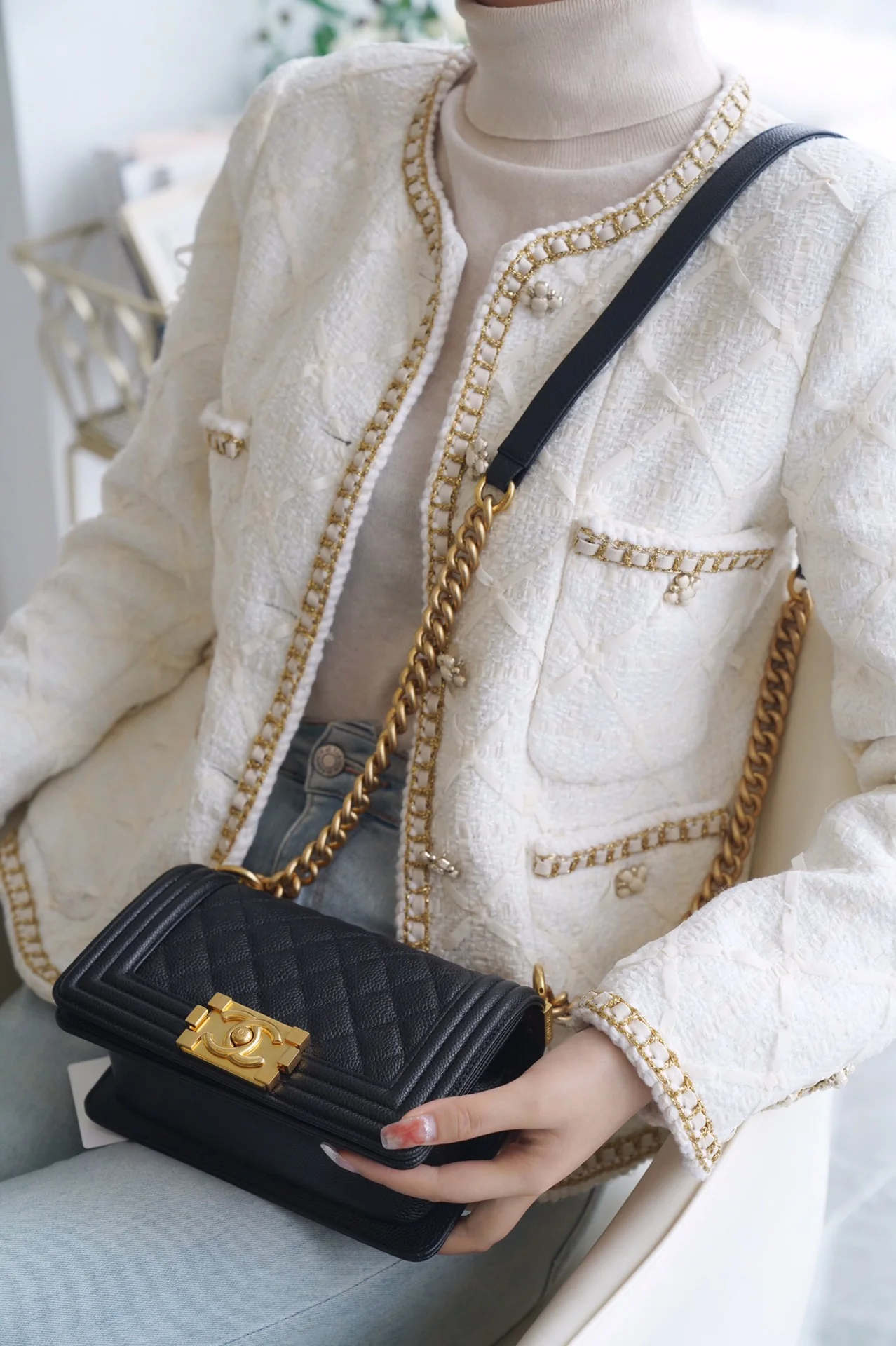 Коллекция Chanel Le Boy - Черная кожа цвета личи с винтажной золотой пряжкой - 20 см